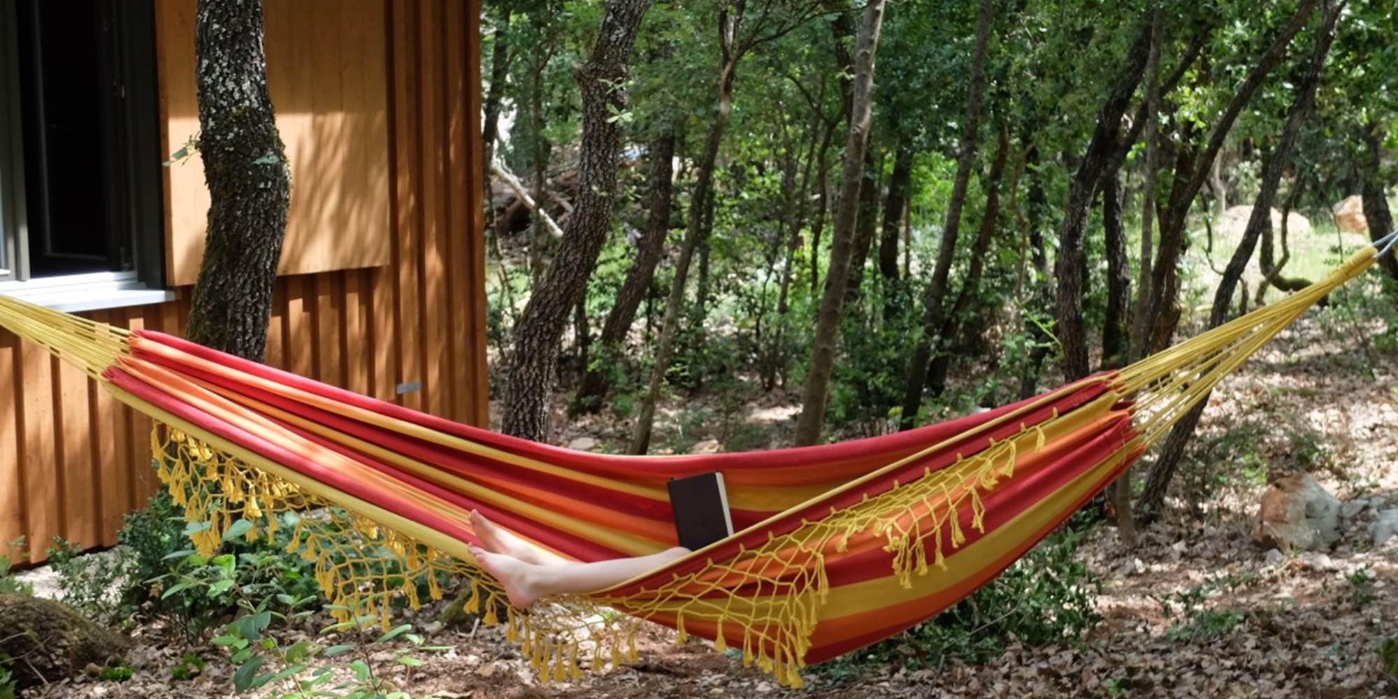 Une petite sieste dans le hamac de l'Ecogîte des 1000 Pailles?