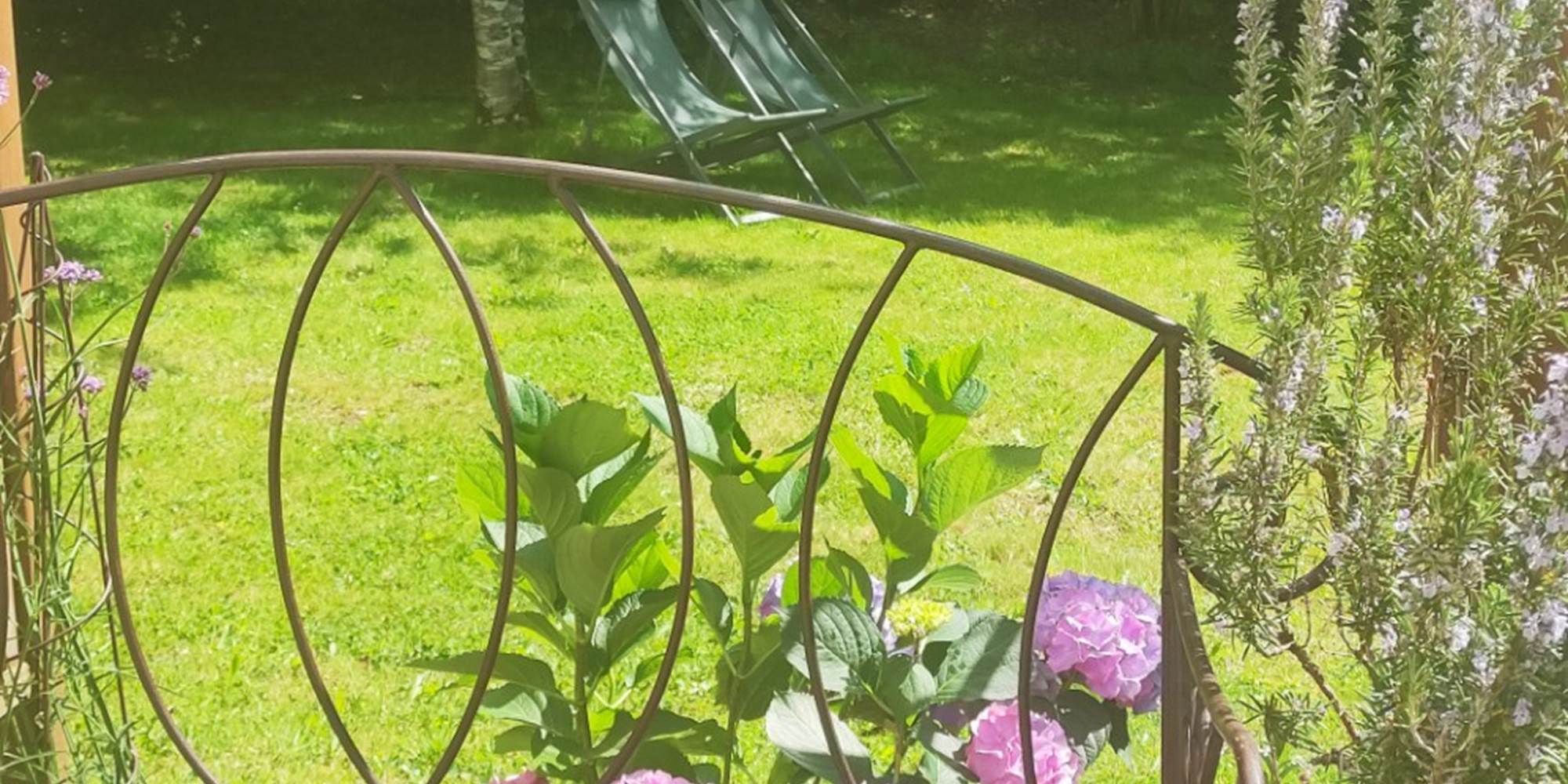 chambreshotes-repos-calme-jardin-hautecorrèze