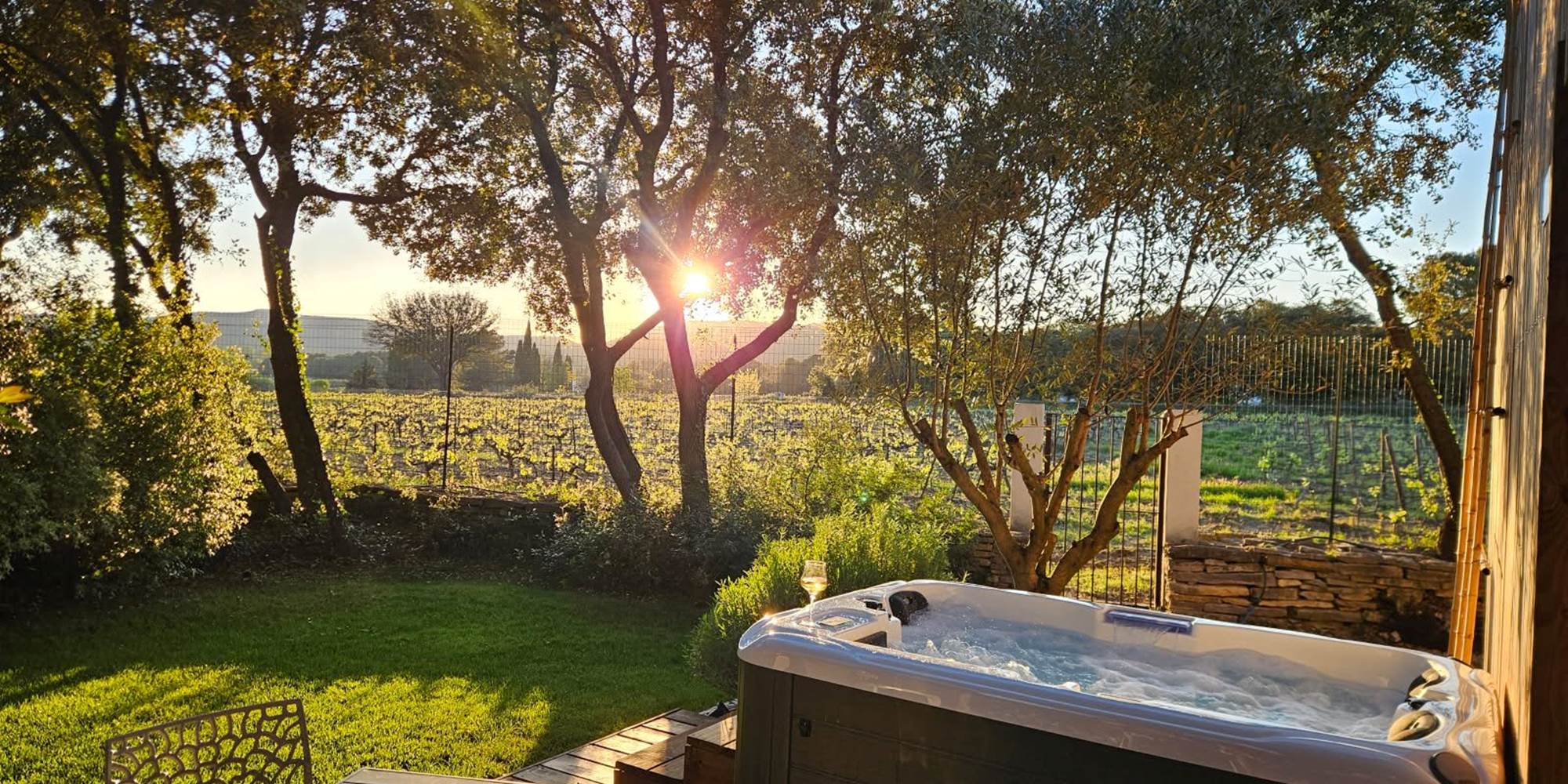 alombredelacheneraie__grand_pic_saint_loup_amoureux_jardin_spa_puech_nature_vue_vignoble.pdf