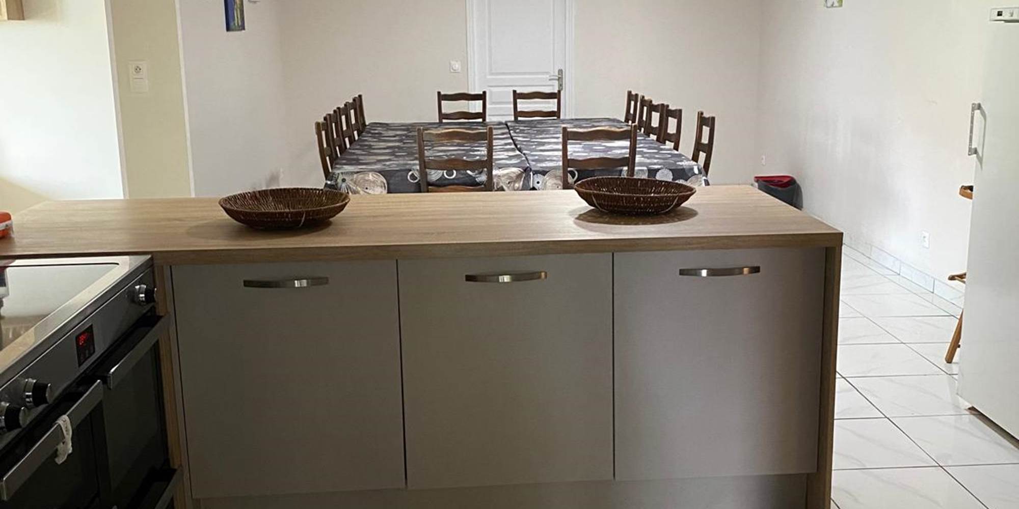 Salle à manger parfaite pour partager des repas conviviaux dans notre gîte familial du Pas-de-Calais.