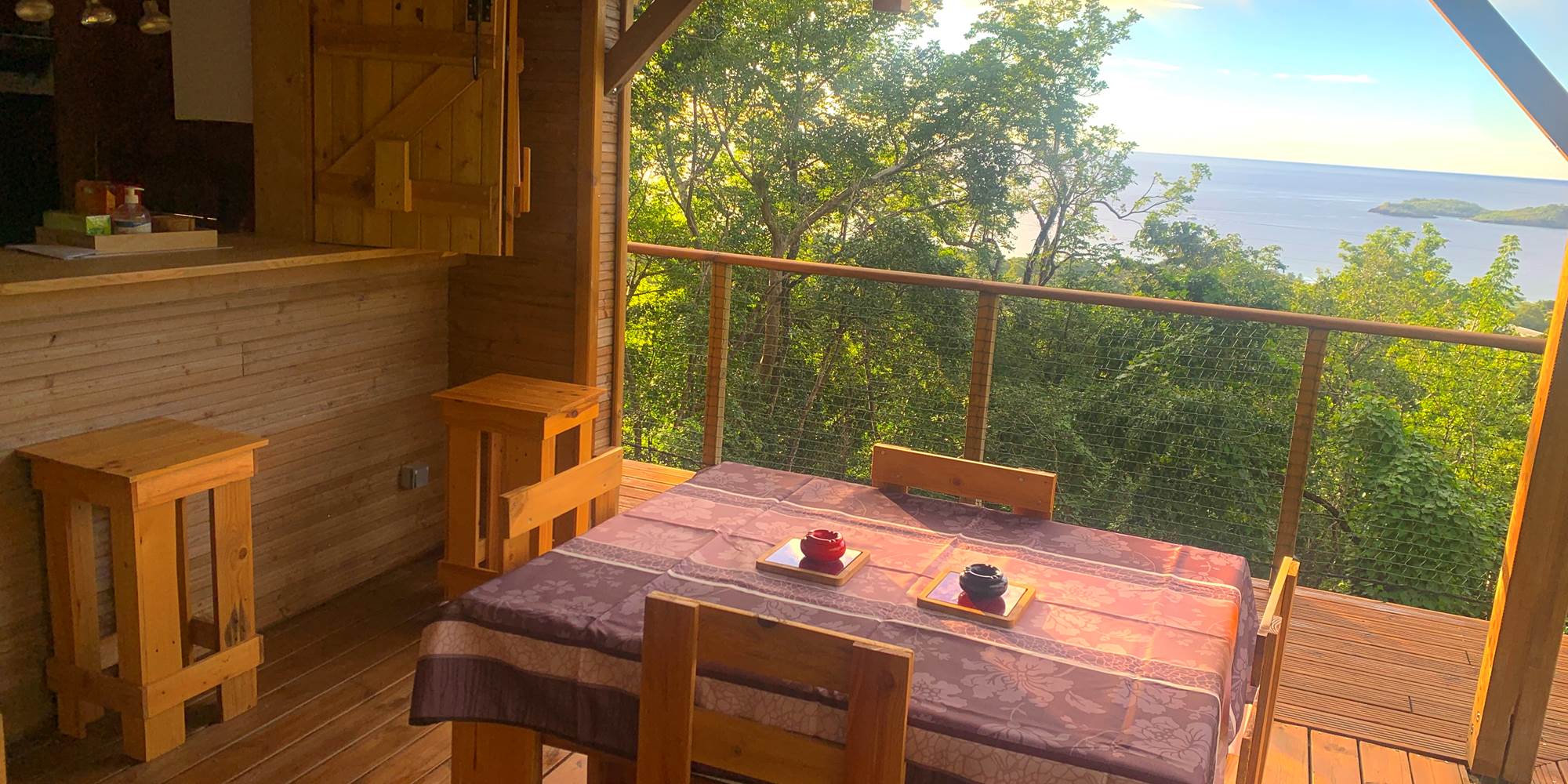 Table à manger avec vue mer