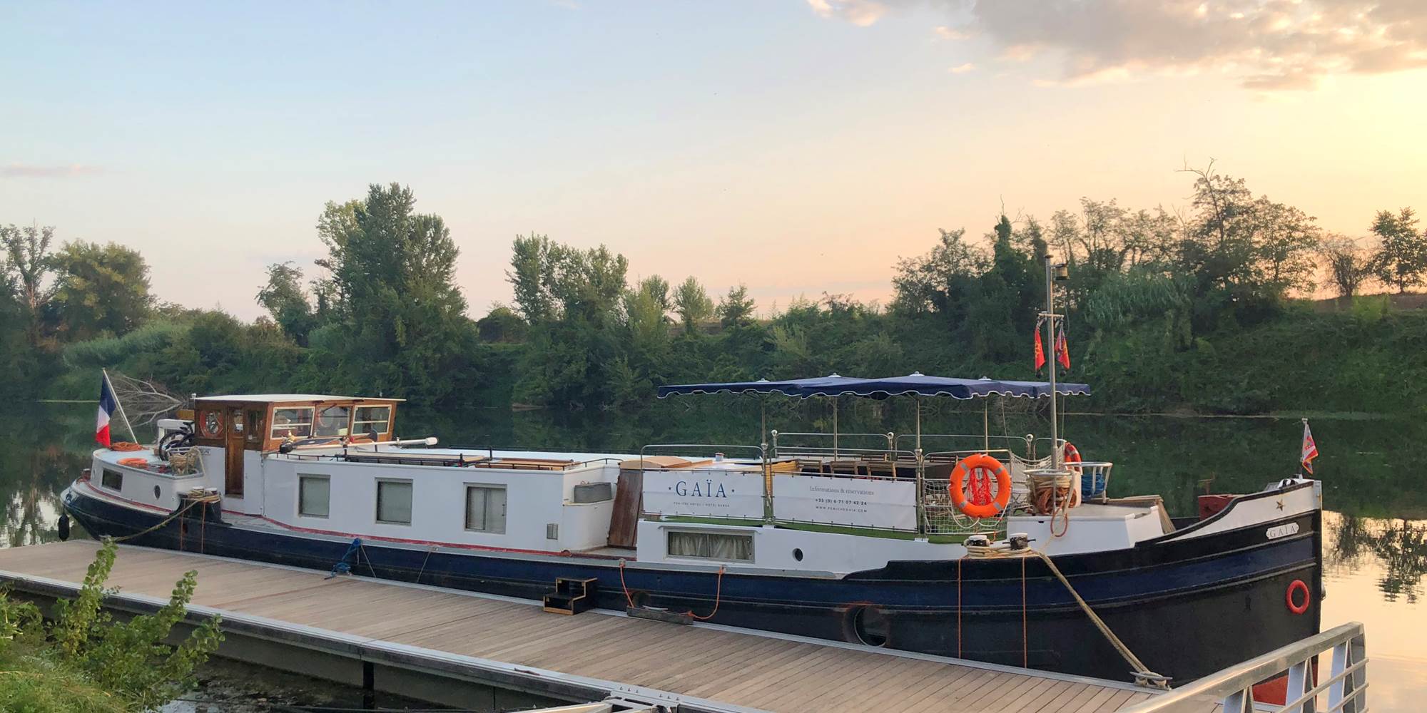 Gaïa amarré au ponton de Bressols sur le Tarn