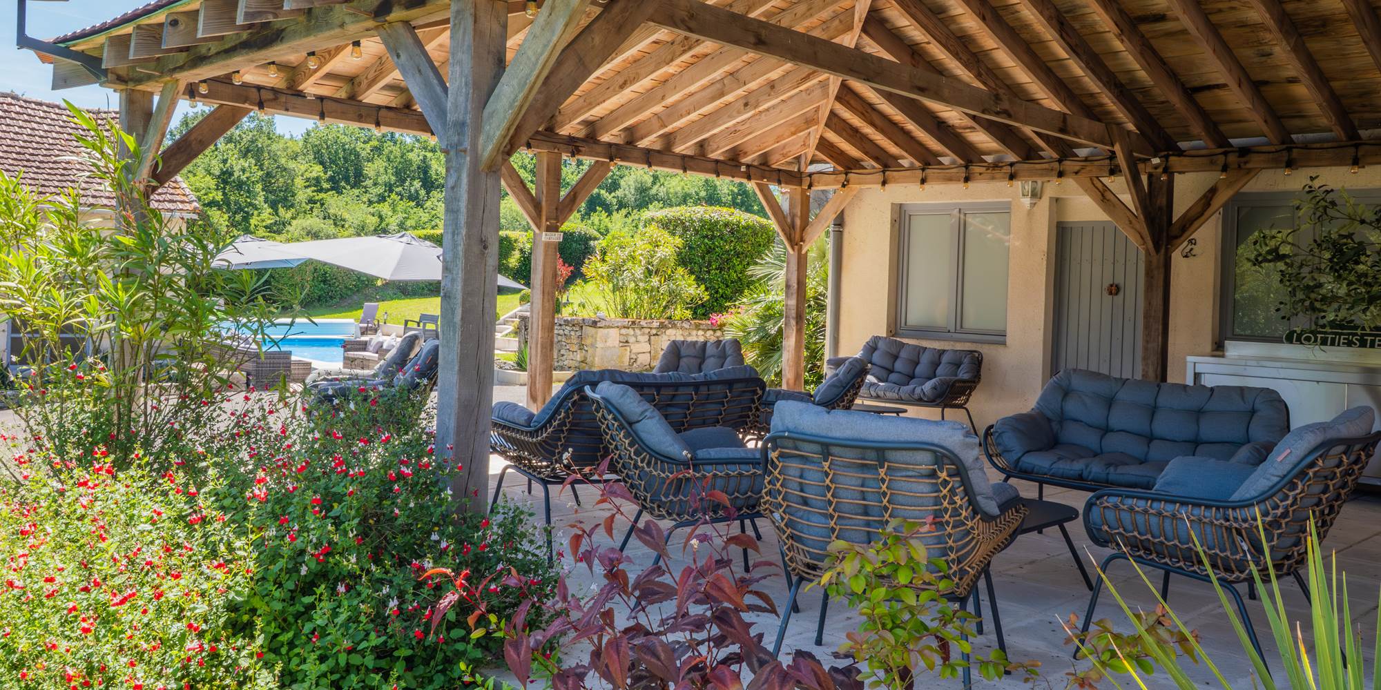 Covered seating area 3
