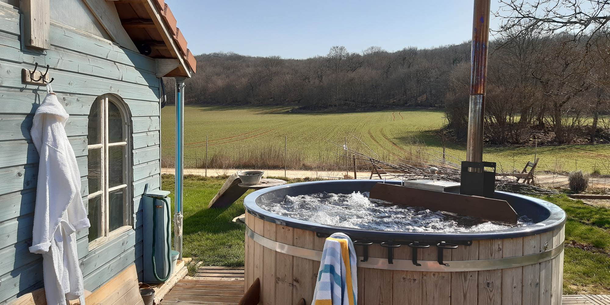 Hot tub/jacuzzi, chauffée à bois