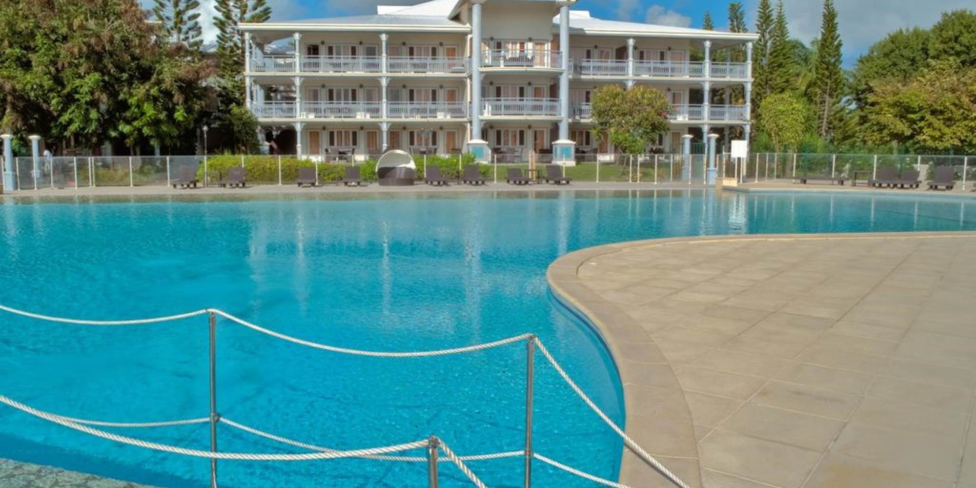 Grande piscine de la résidence