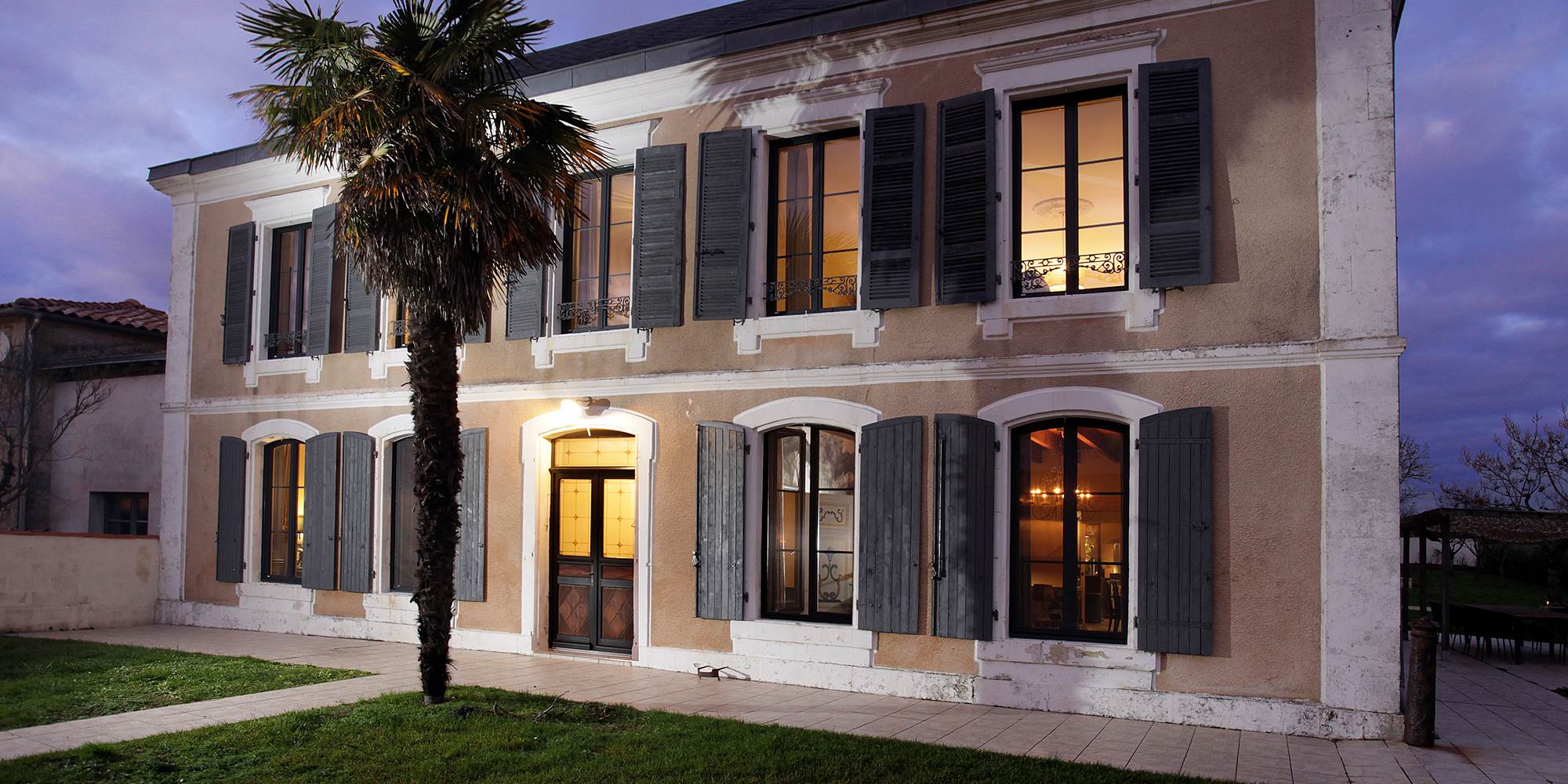 FAÇADE DE LA MAISON