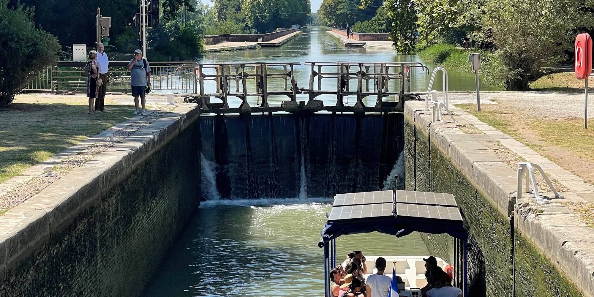 Helios Confluences en train de monter dans l’écluse Cacor