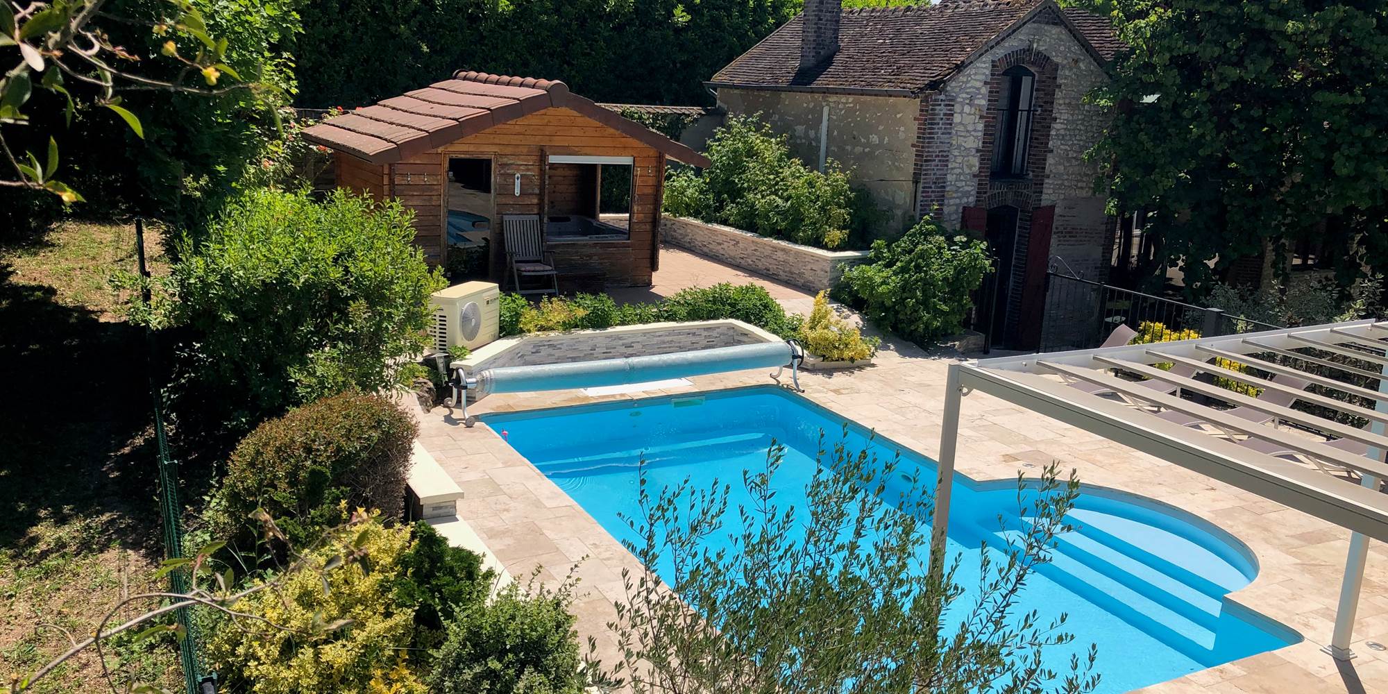 Lerougeetblanc-chambre hote gite-auxerre yonne bourgogne franche comté-piscine spa sauna hammam jacuzzi-famille couple mariage-repas dégustation- repos calme campagne-guedelon vezelay chablis joigny_extérieur1