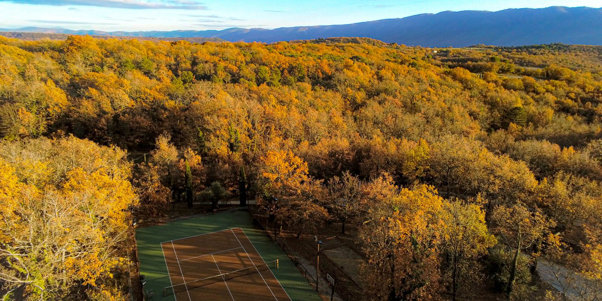 Terrain de tennis