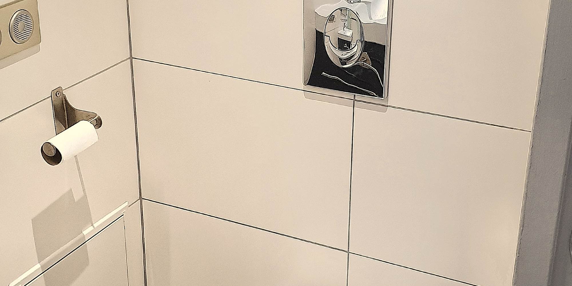 DOUCHE et TOILETTE COMMUNES