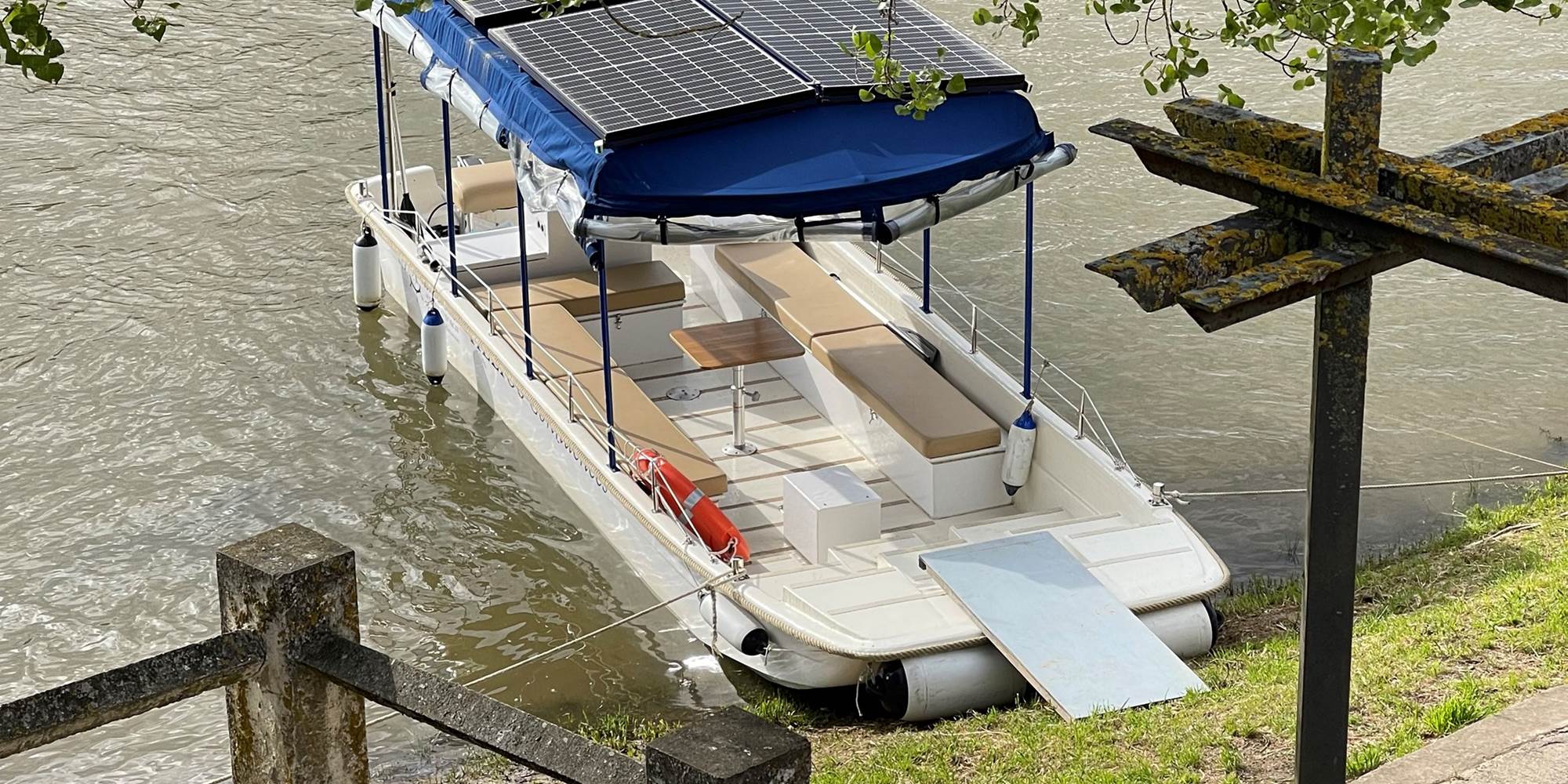 Helios Confluences prêt pour l'embarquement de 12 passagers maximum