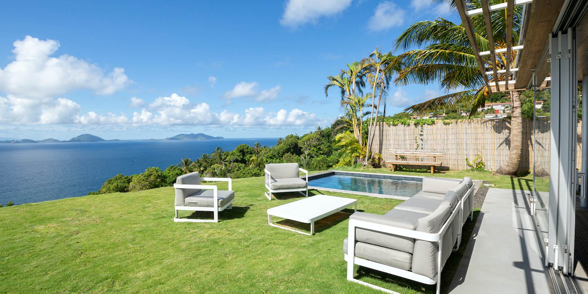 Vue sur les Saintes et la Dominique
