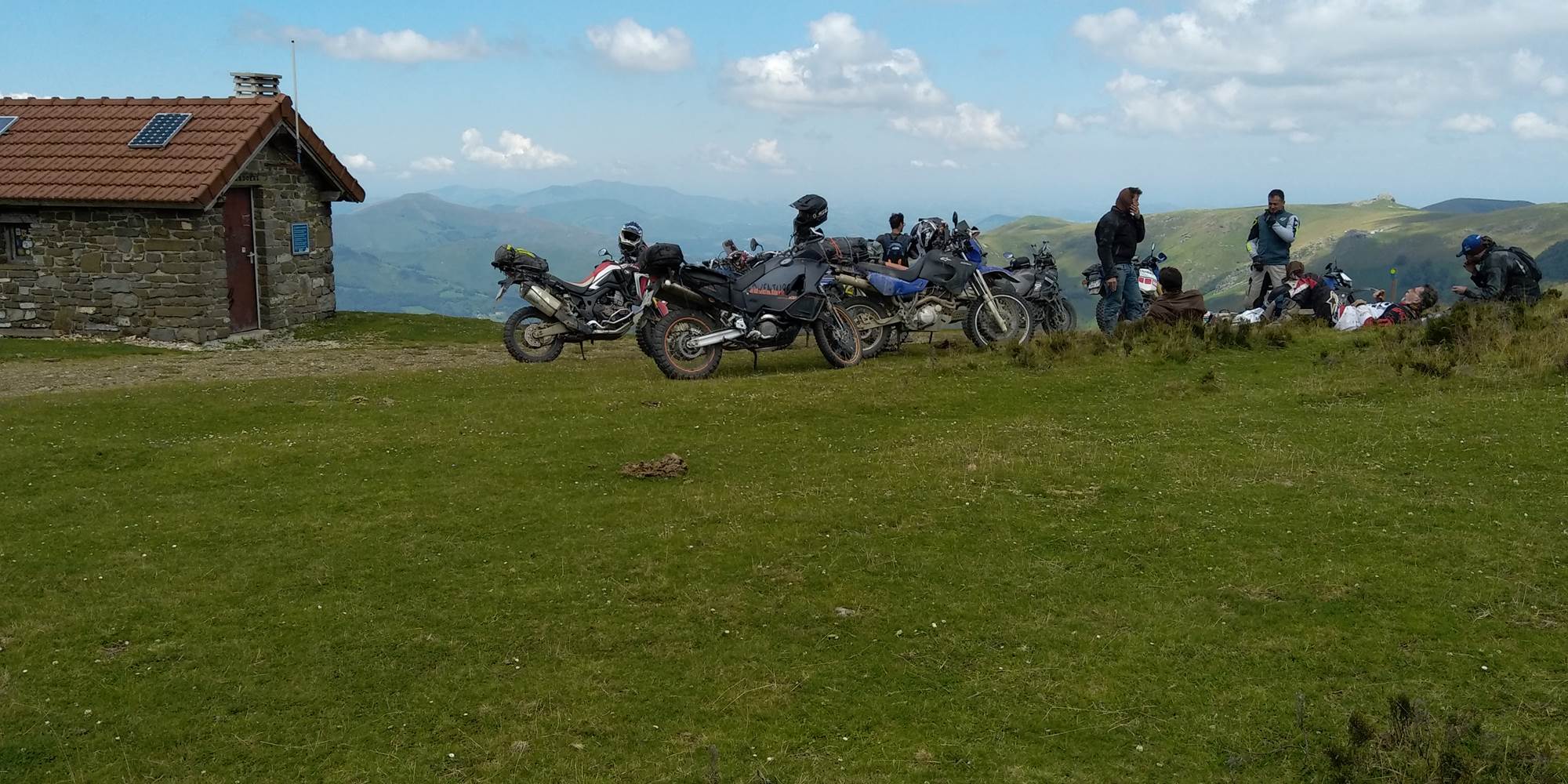 PAUSE ENTRE DEUX PAYS