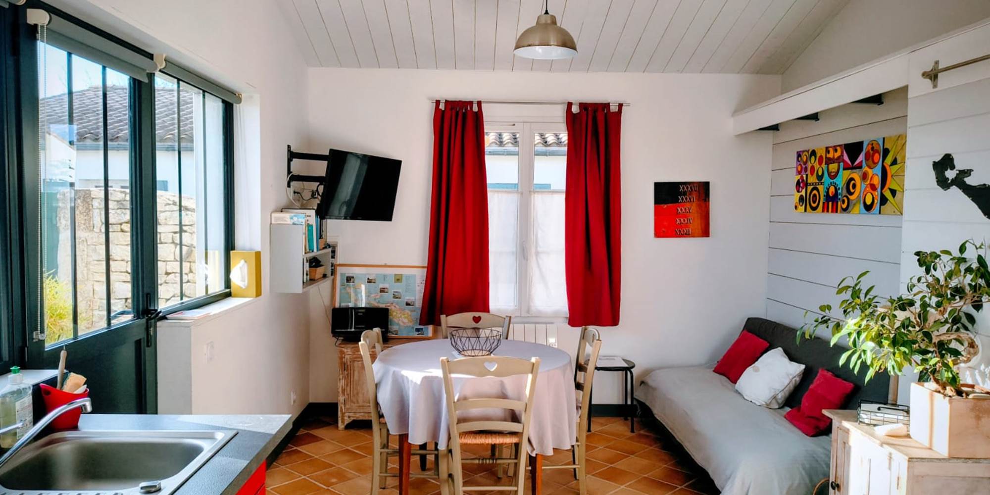 Agréable et lumineuse  pièce à vivre