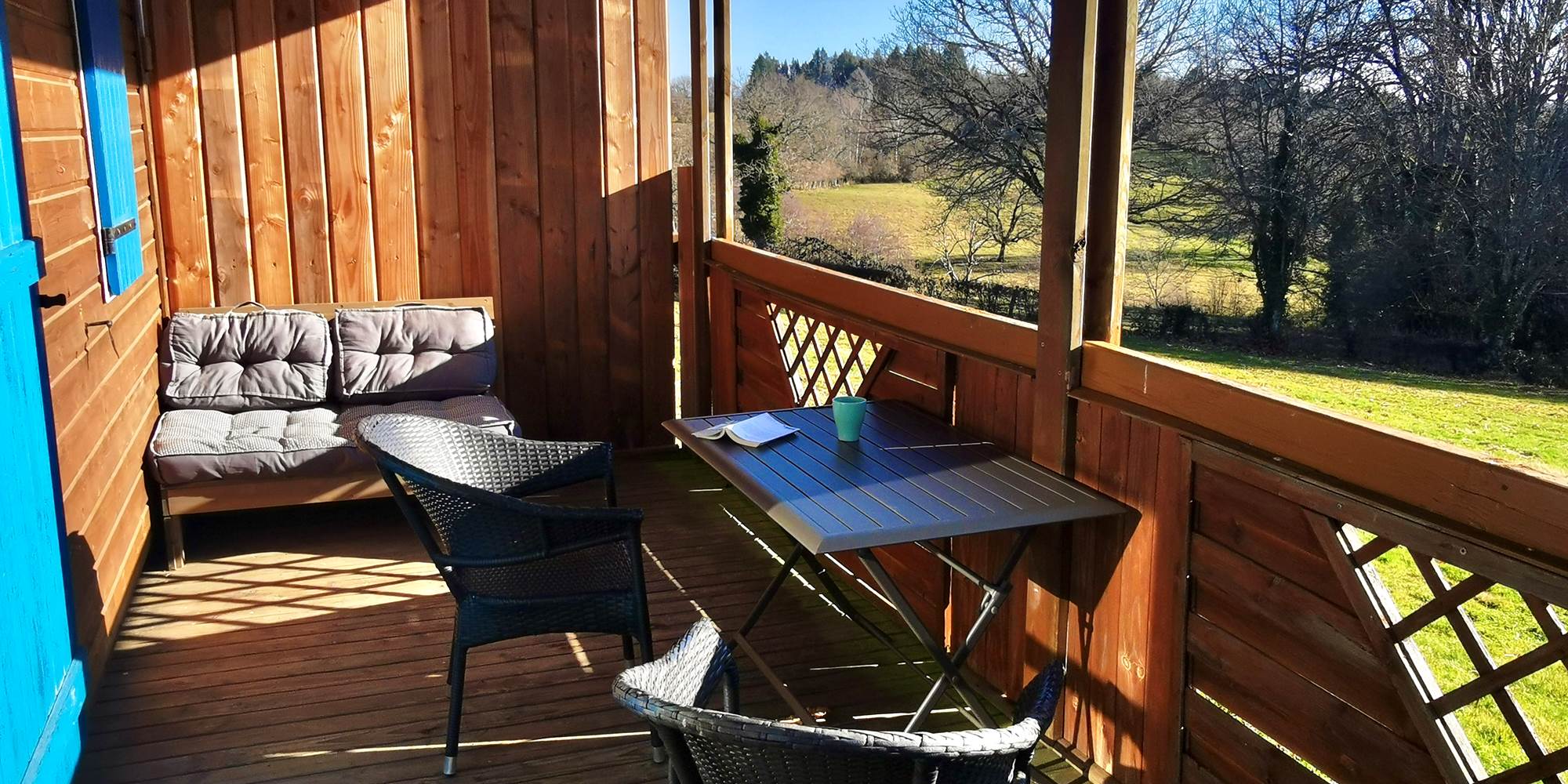 Terrasse aménagée sans vis-à-vis, lit de repos