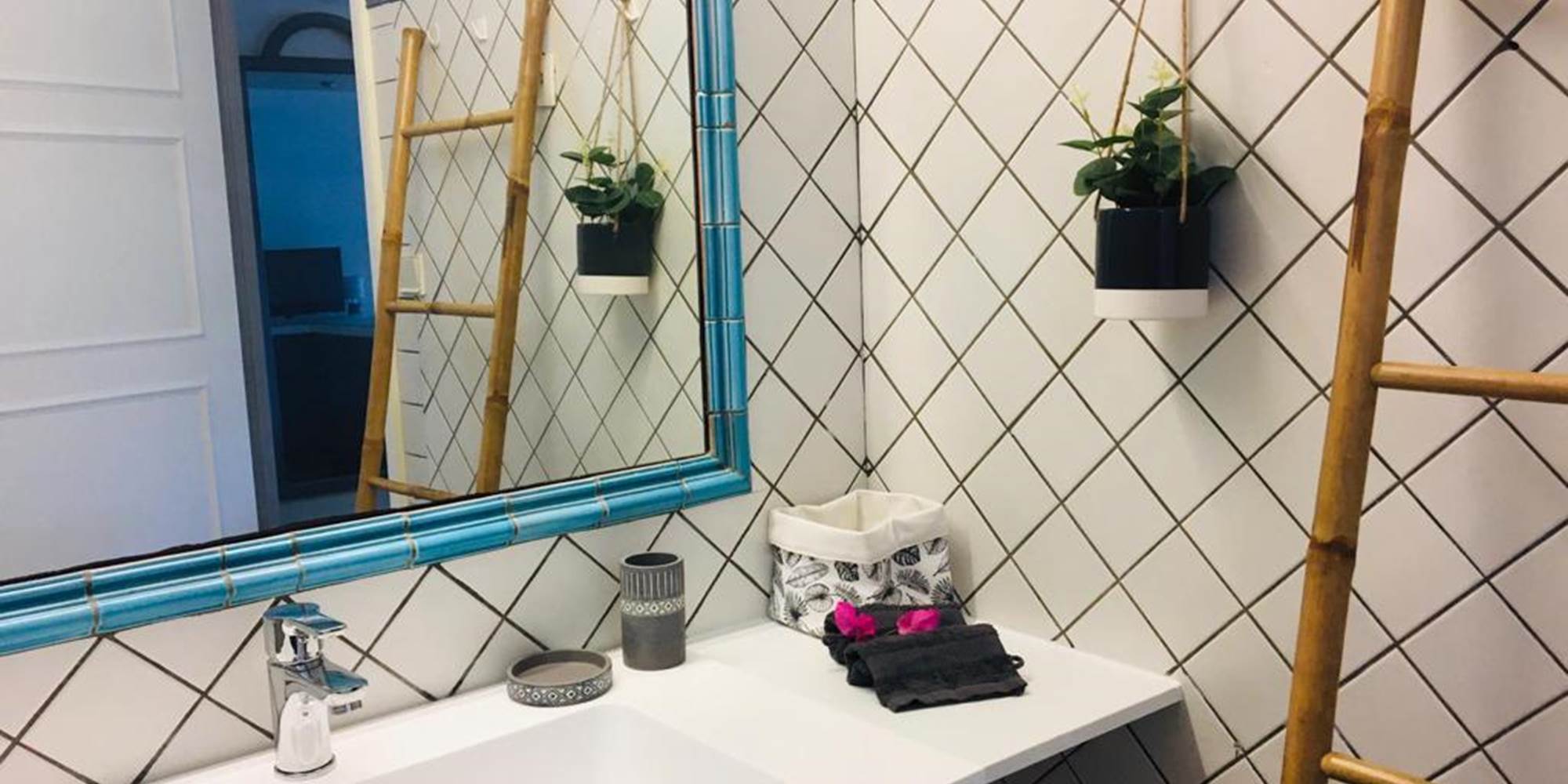 Salle de bain avec douche - WC séparés