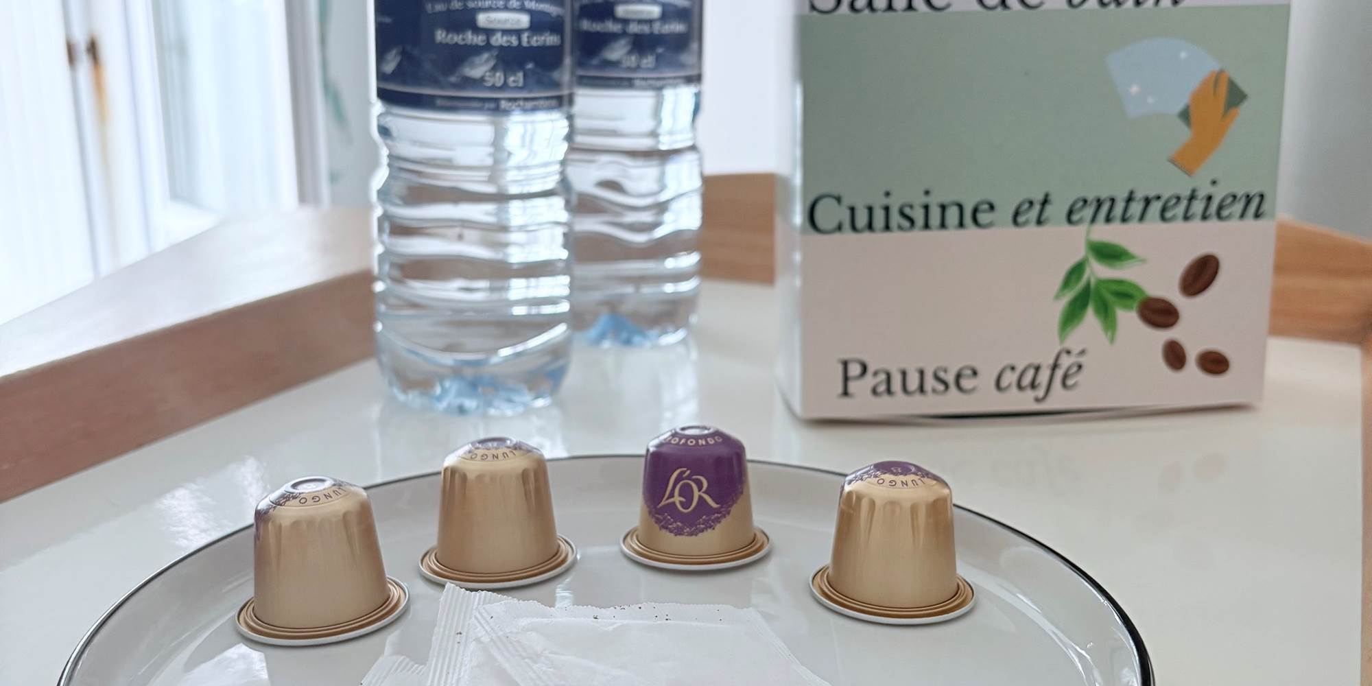 Bienvenue Maison Réthaise 2 – Séjour cosy et graphique Ambiance contemporaine dans un espace bien agencé, parfait pour savourer des moments de détente en centre-ville.