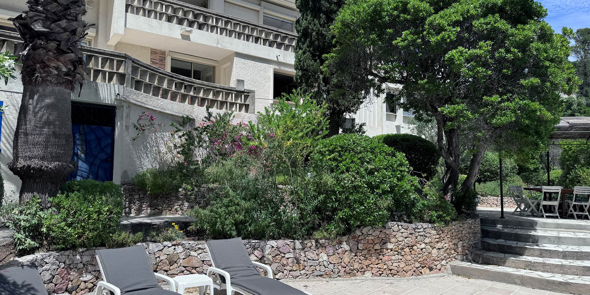 VILLA AGATHEA - LES ISSAMBRES - VUE DE LA PISCINE