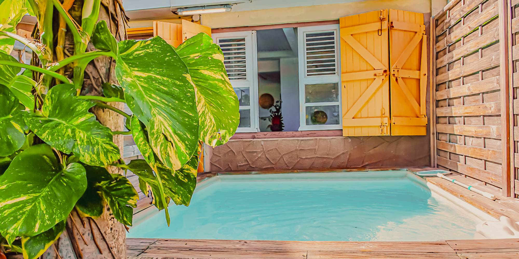 PISCINE HOTEL OASIS DESIRADE