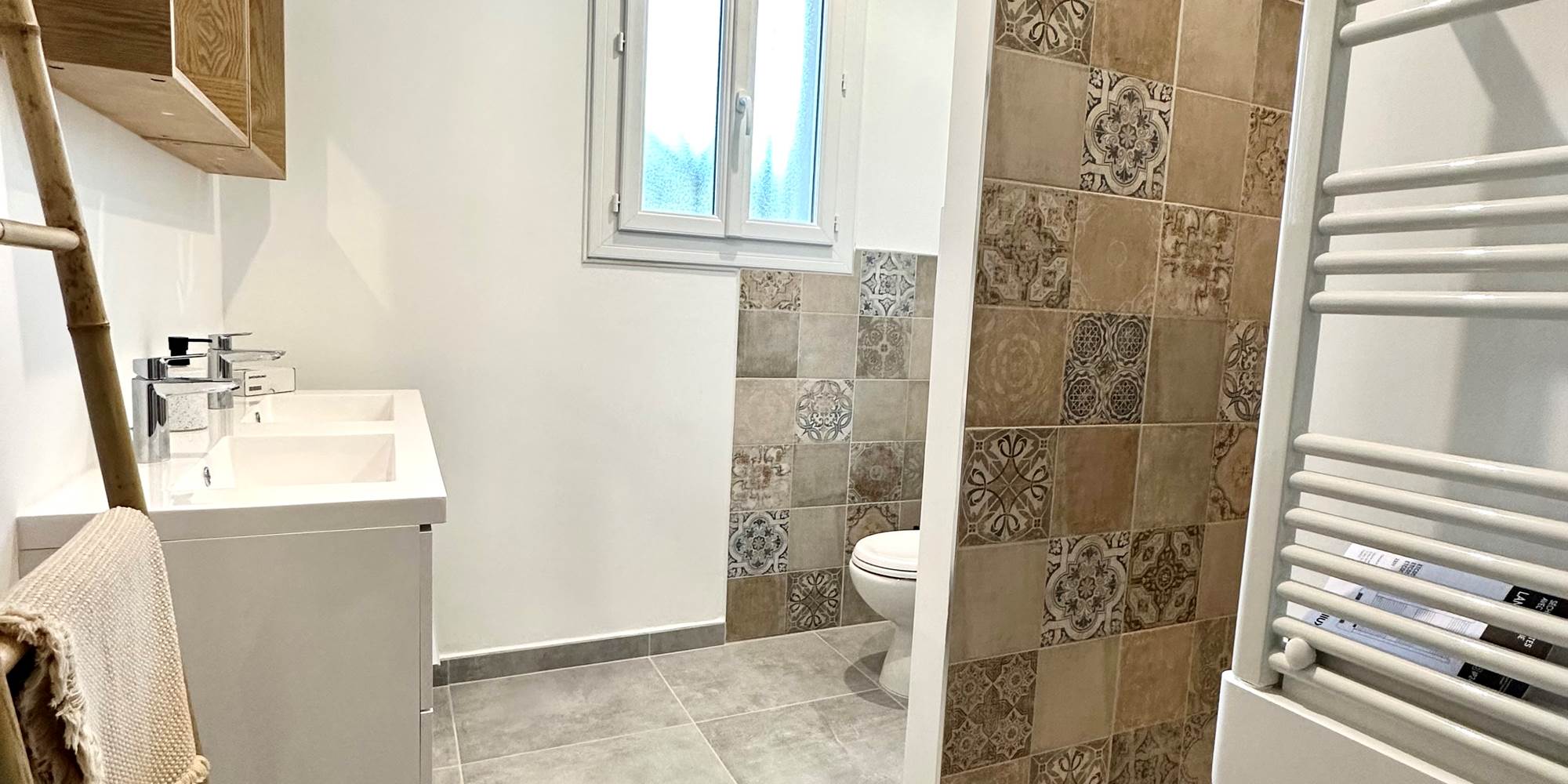 vue salle de bain 3, gite en provence, gite 12 personnes avignon, gite 10 personnes Saint remy de provence