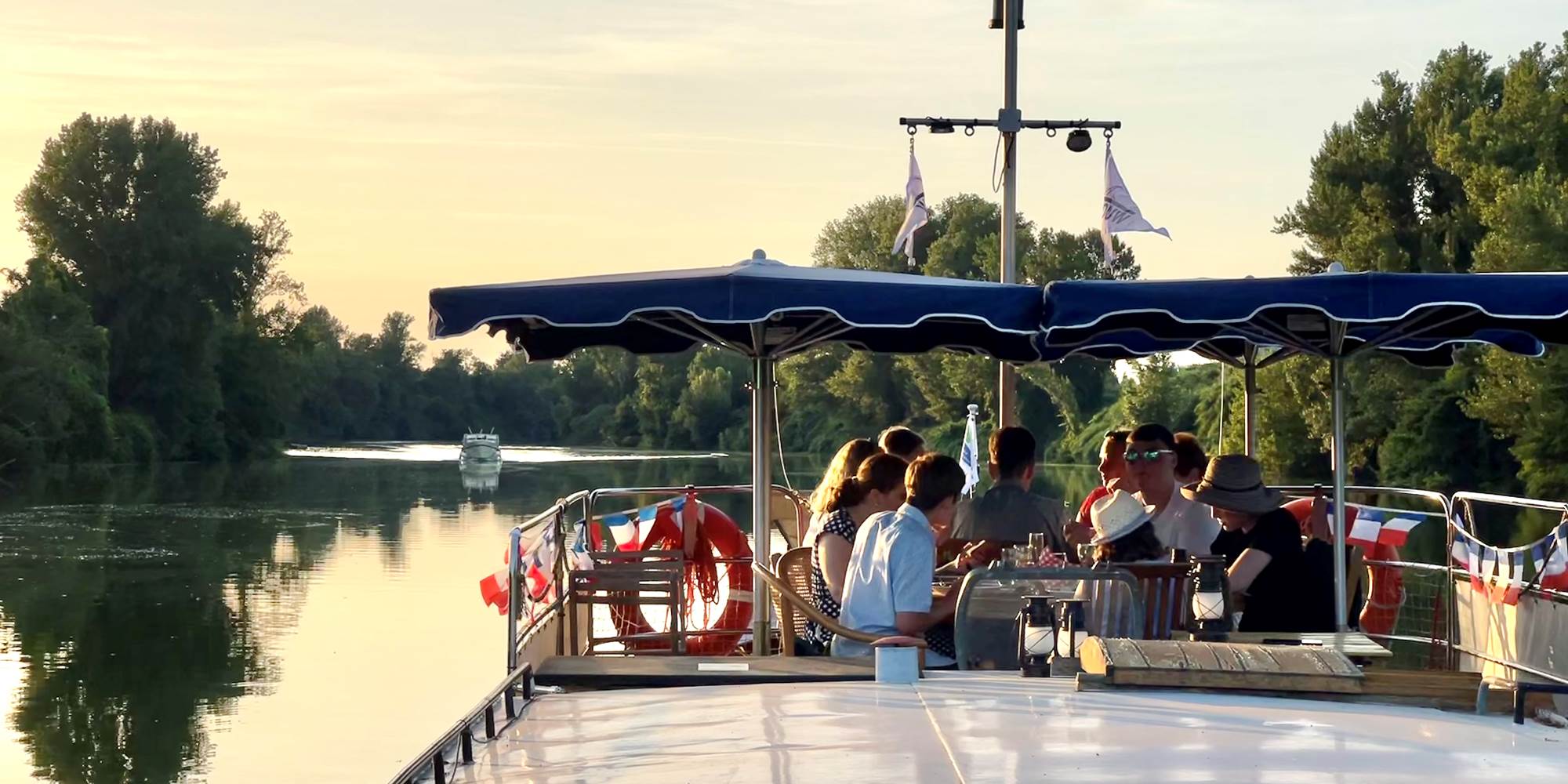 Navigation au soleil couchant