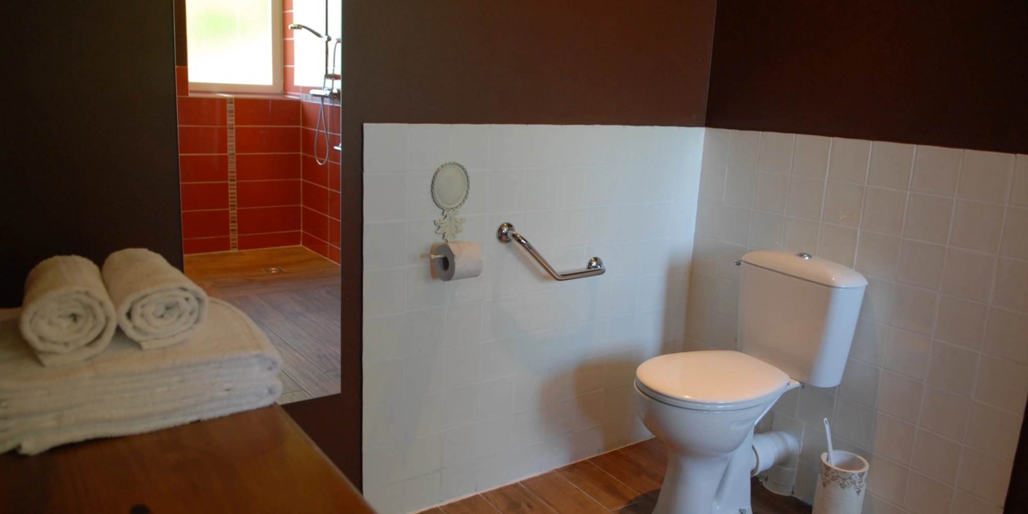 LA HALTE DU PELERIN pmr douche