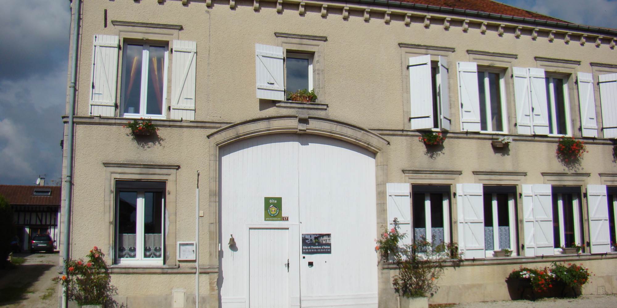 LA-SENTE-DES-VIGNES-Chambre-LILAS-Entrée