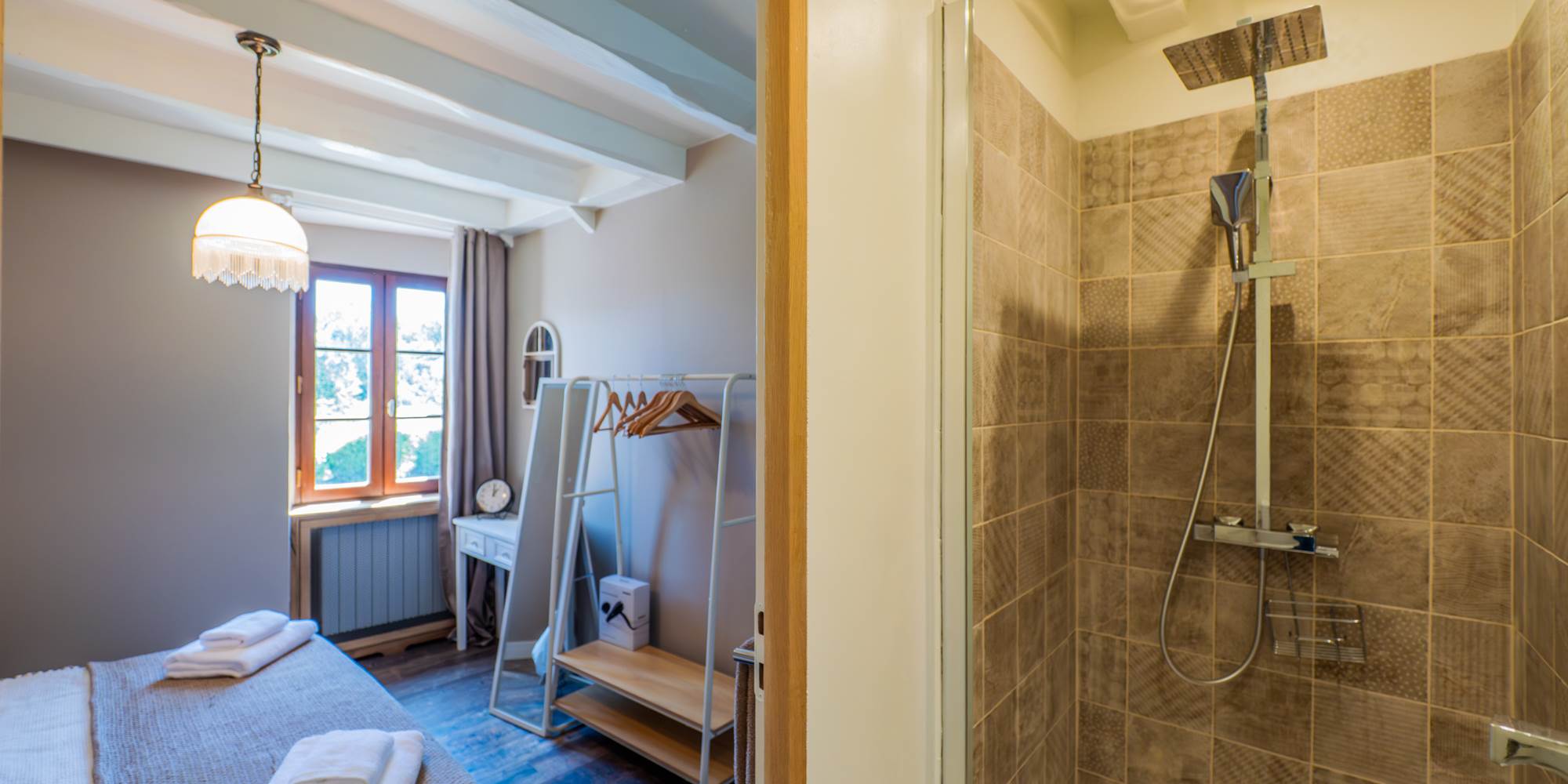 Stone room en suite