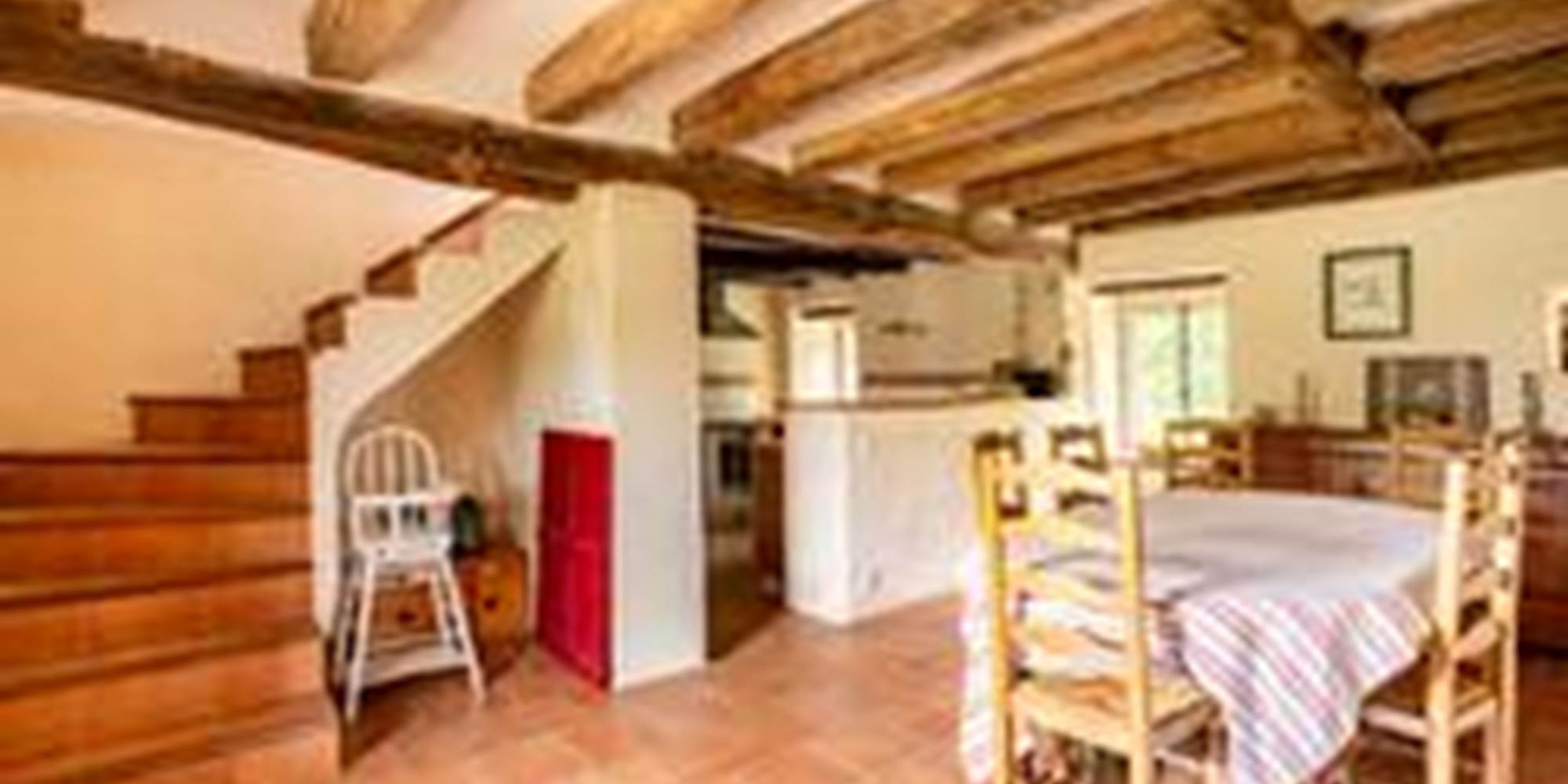 Coin repas et escalier