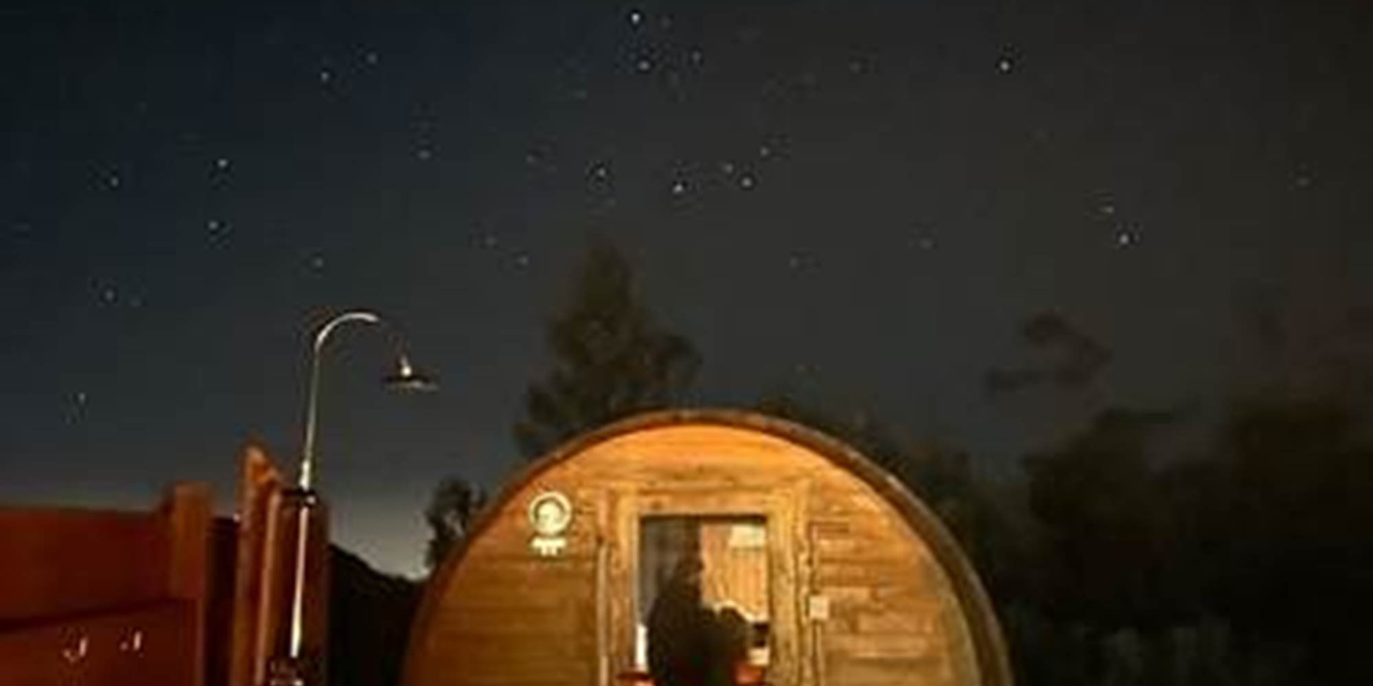 Le sauna et le jacuzzi sous la voie lactée