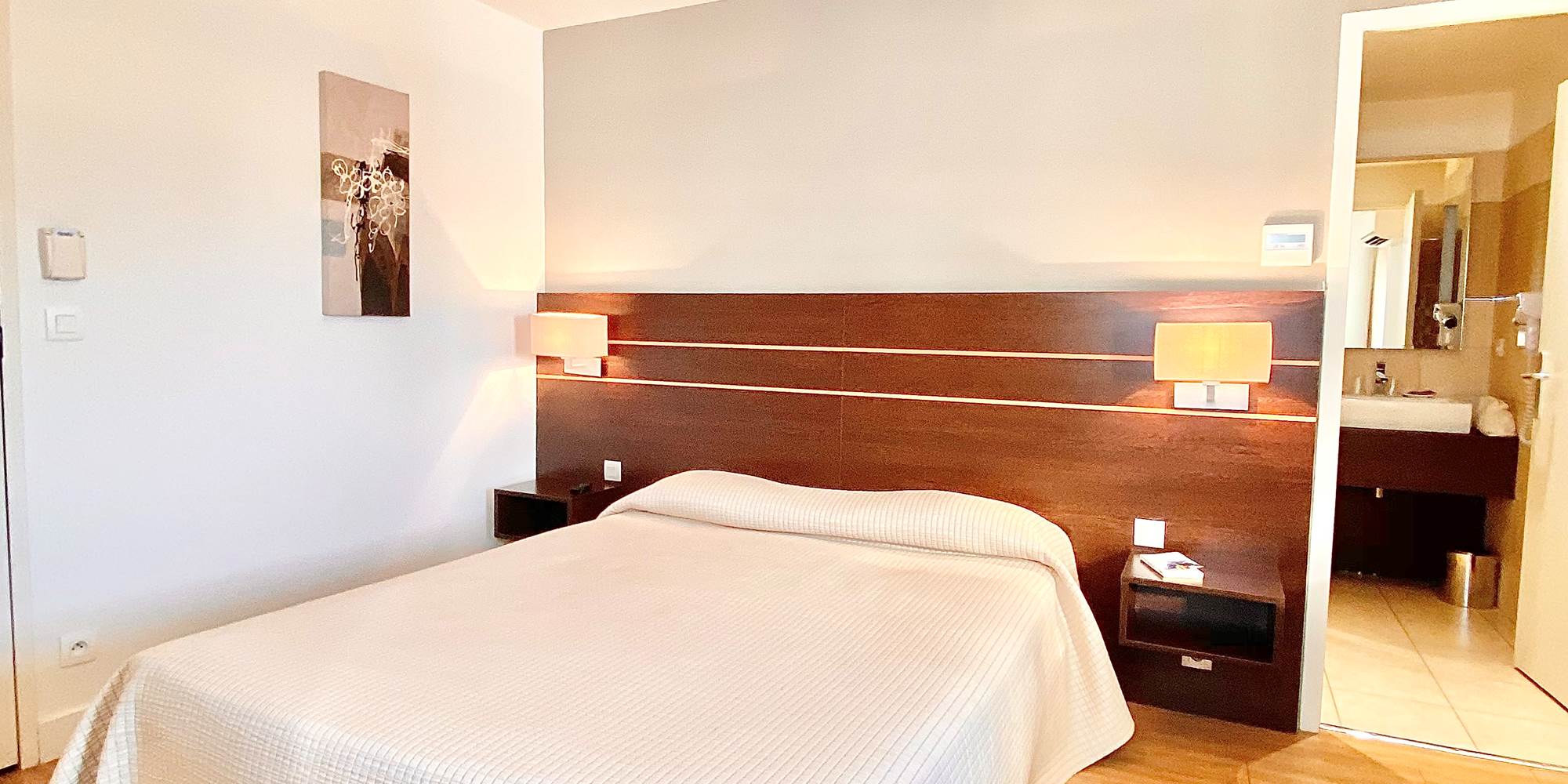 Literie - Salle de Bain, Chambre Double Standard