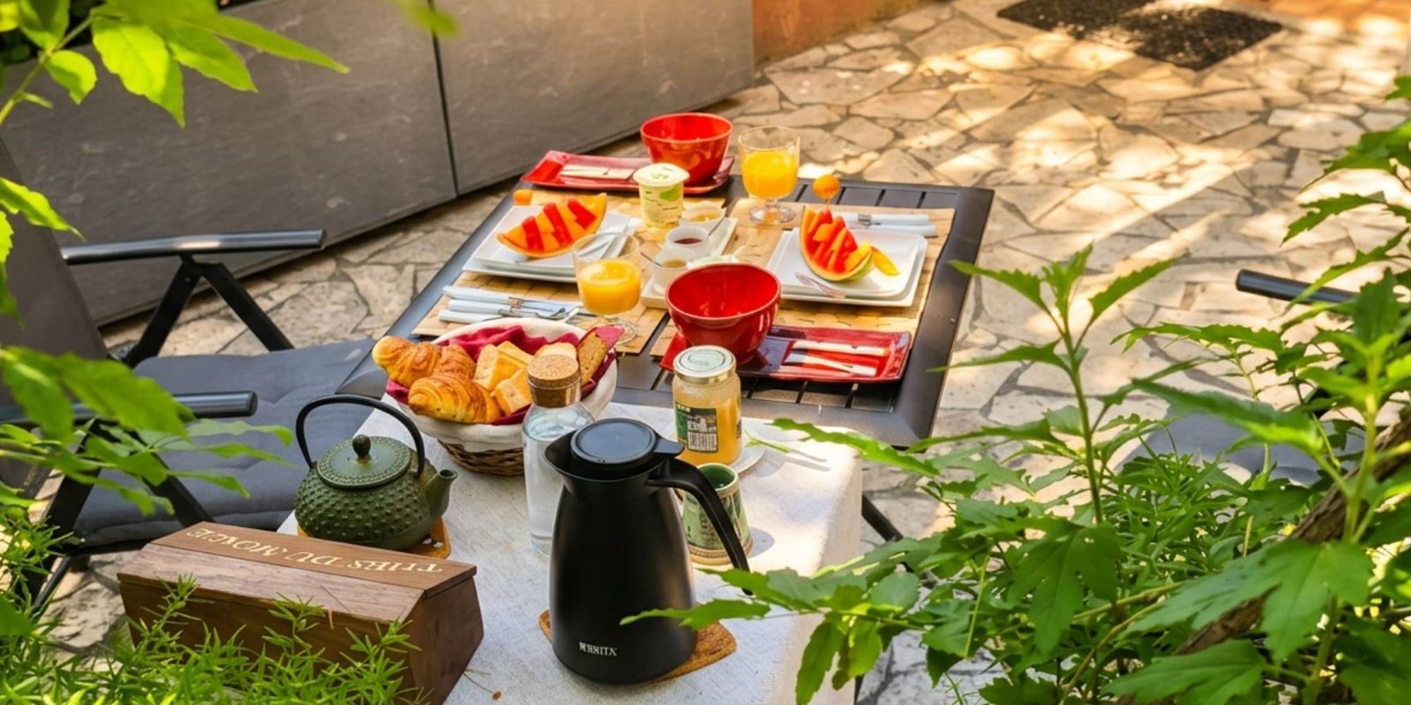 Petit déjeuner en terrasse