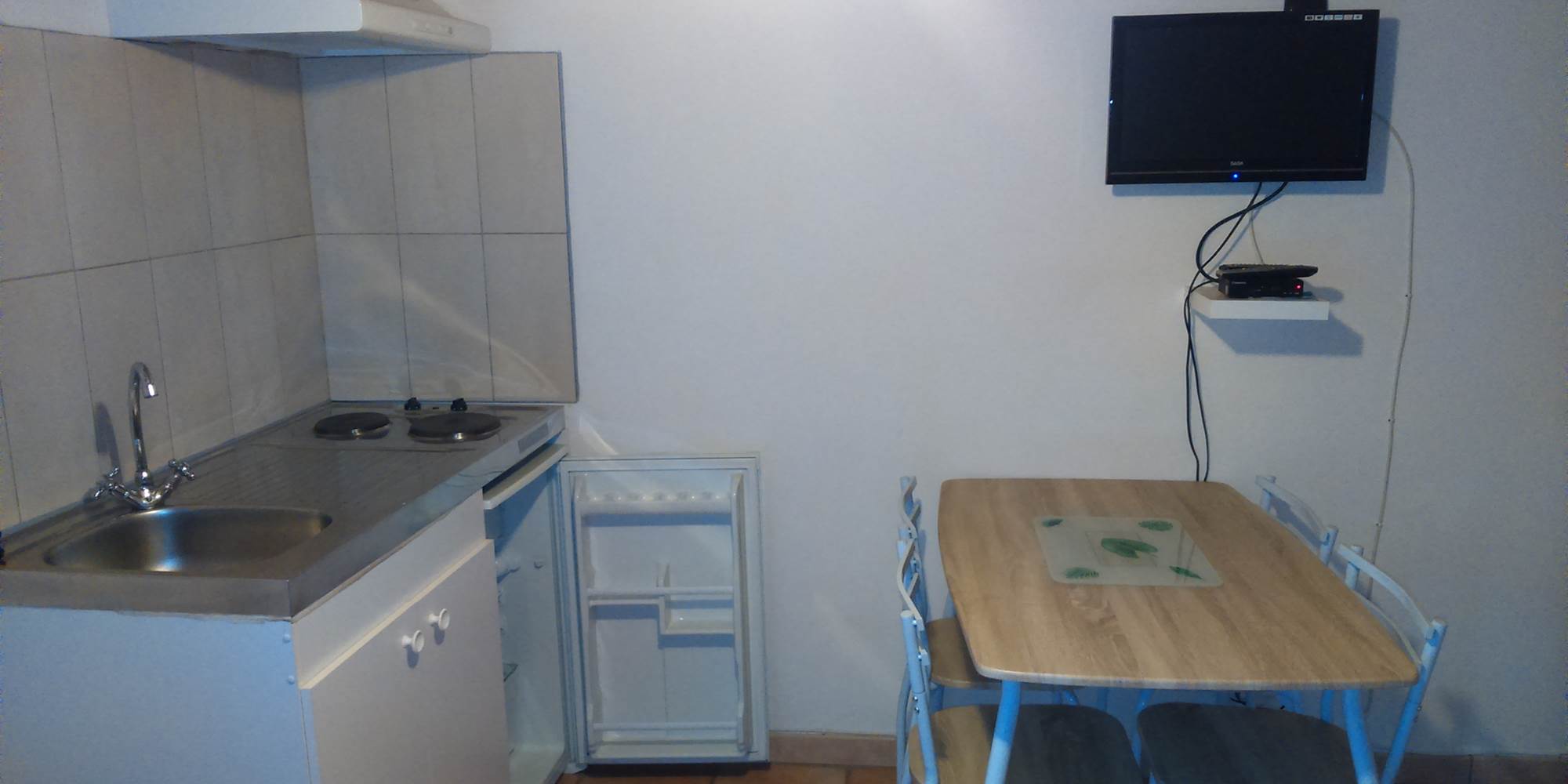 LA-SENTE-DES-VIGNES-Chambre-DES-OISEAUX-Cuisine