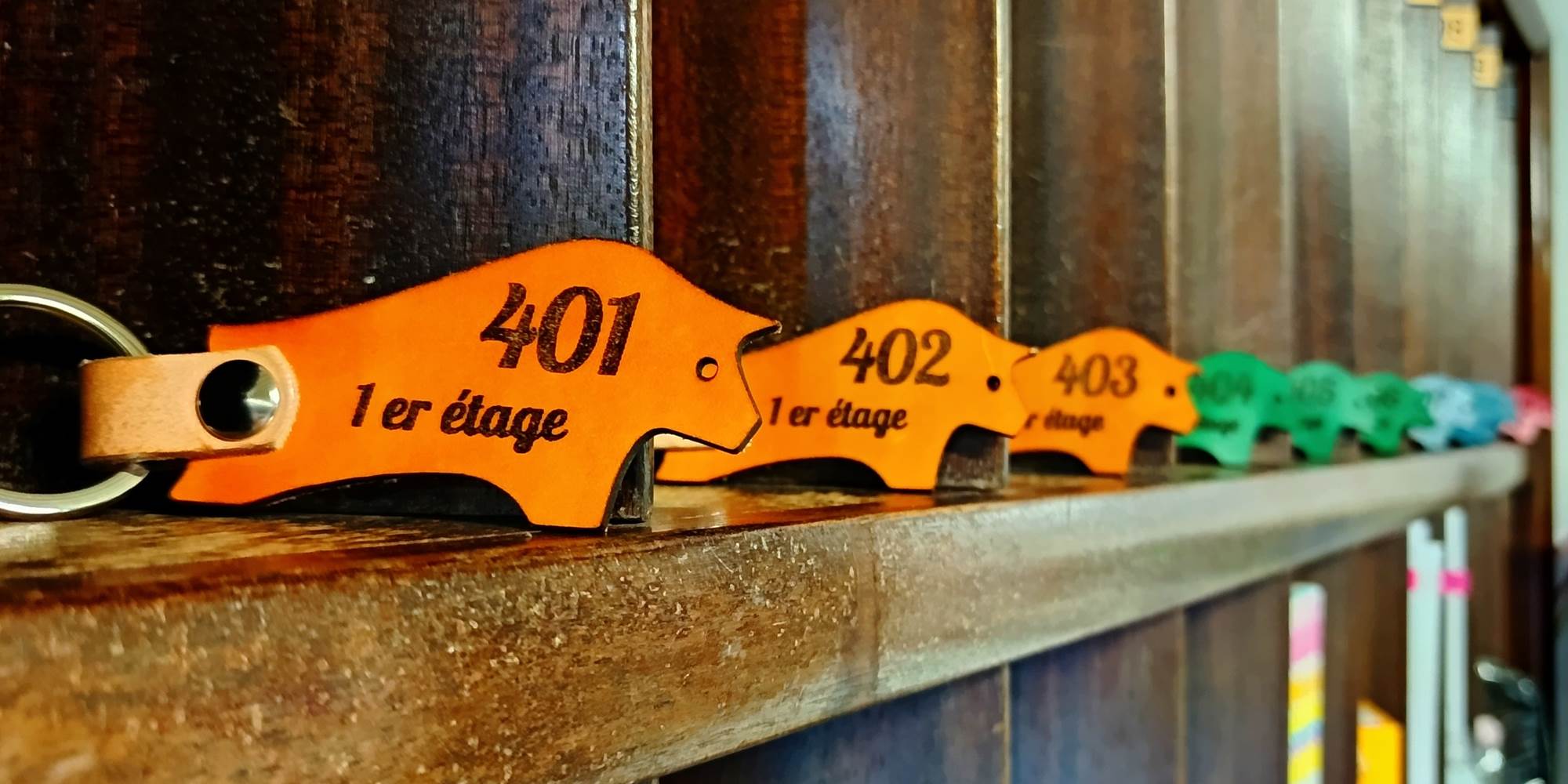 Des porte-clés en cuir, en forme de taureau, symbole de la force et de la tradition de notre belle ville. Merci à Bertt design pour ce partenariat créatif et local ! Photographe: COP