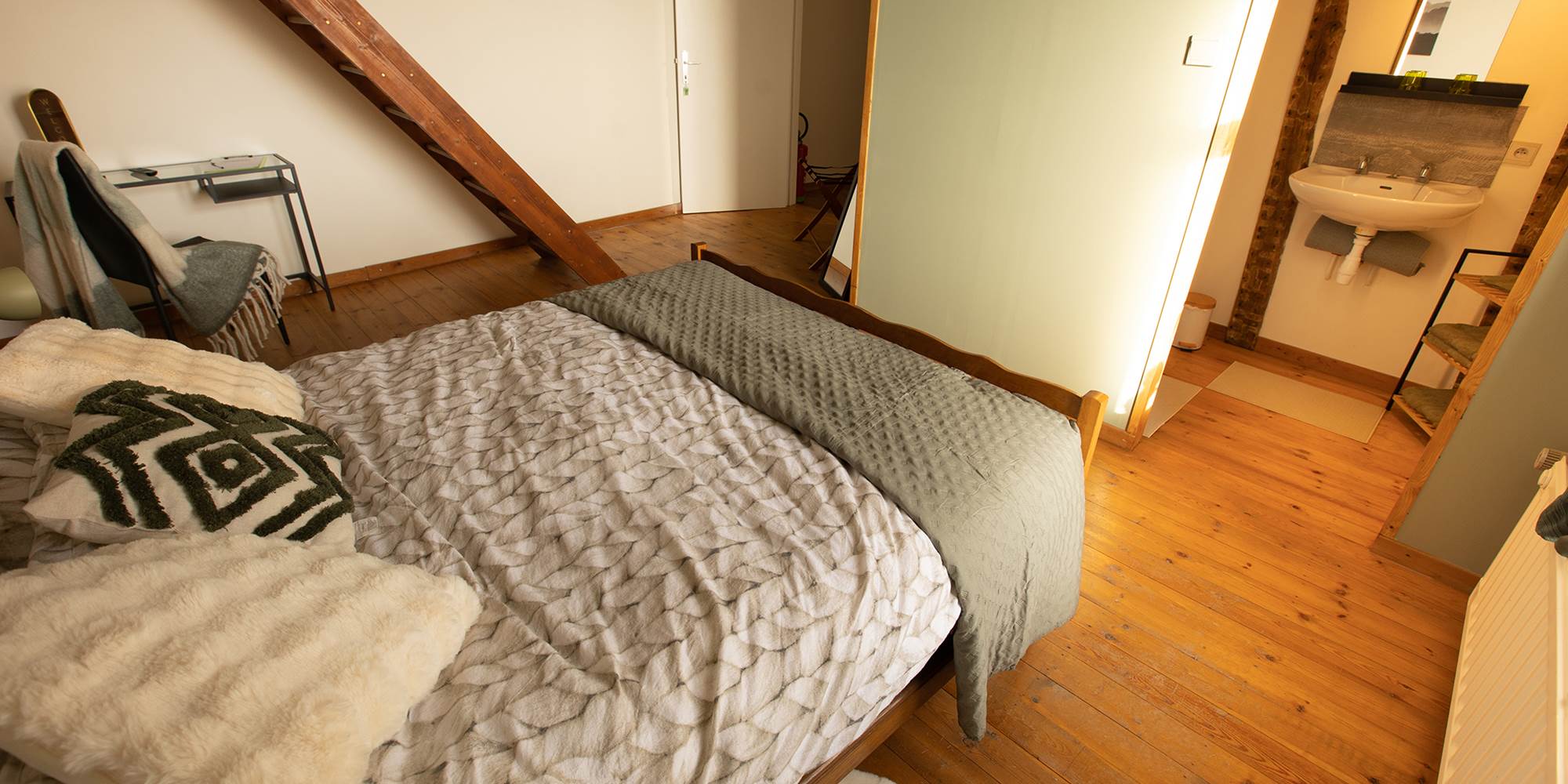 Chambre les Peupliers 2 personnes vue du coin douche