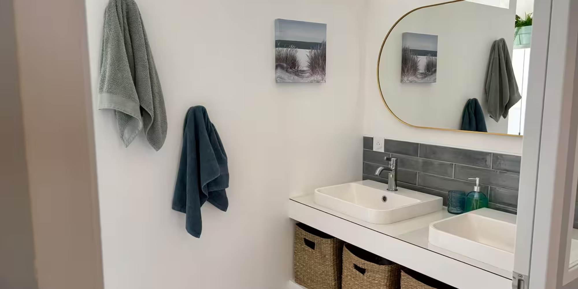 Maison Tantôt - salle de bain, double vasques, douche et wc