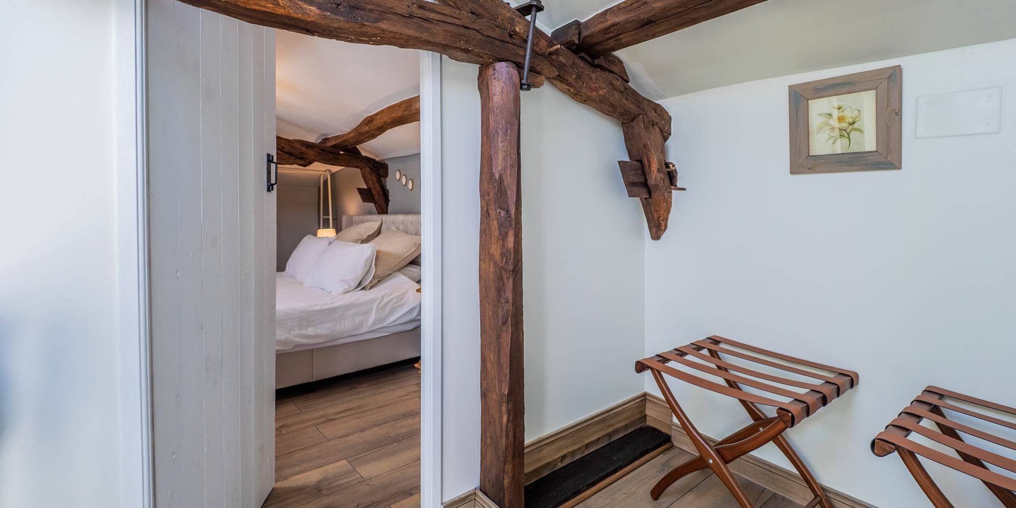 Taupe room landing