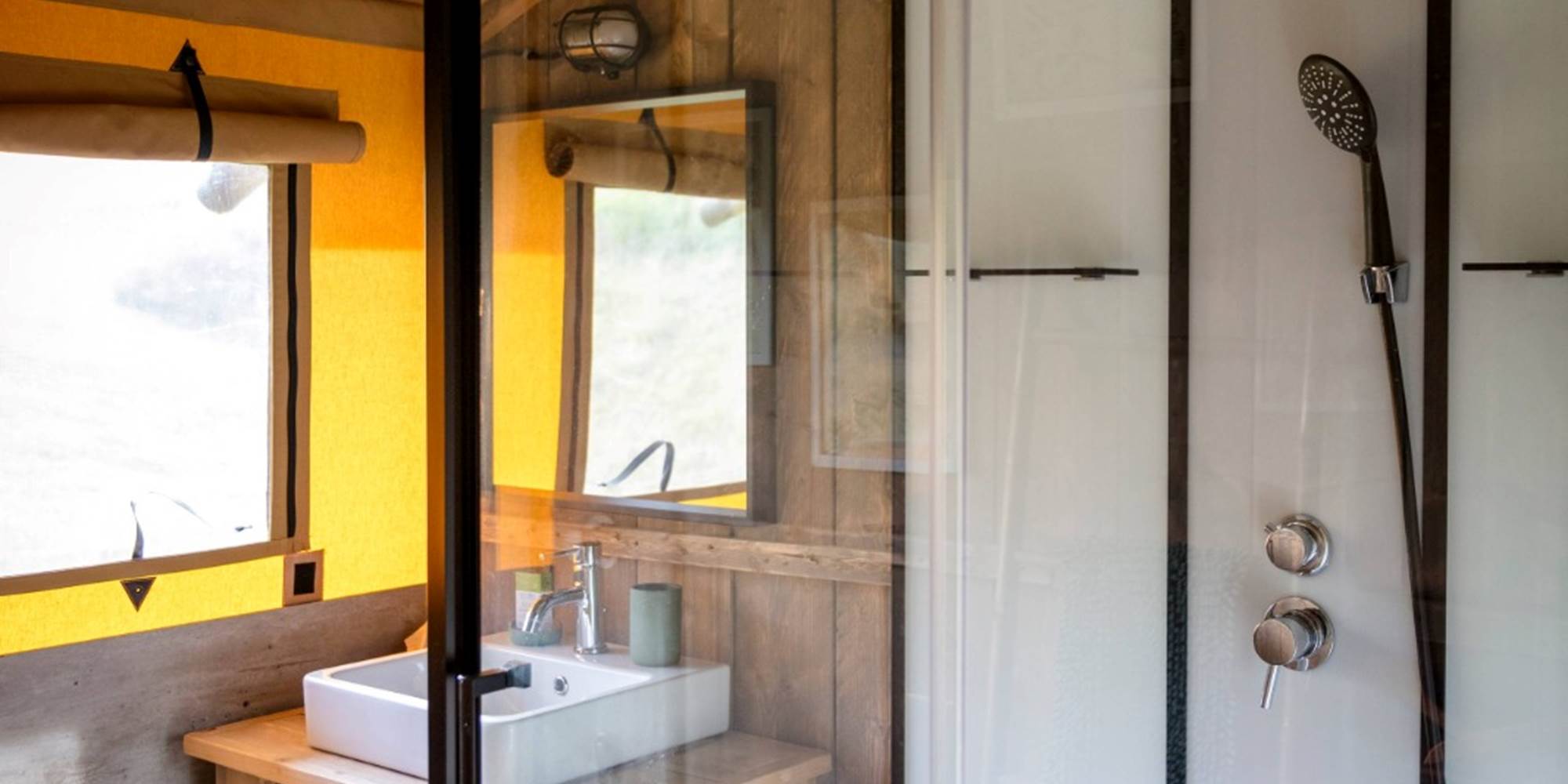 salle de douche avec wc écolodges