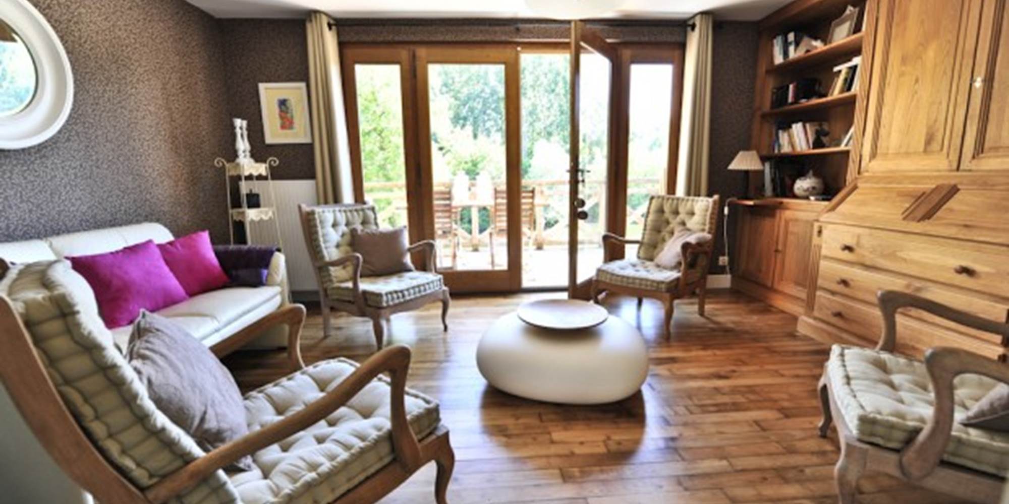 Salon avec balcon sur la Dordogne