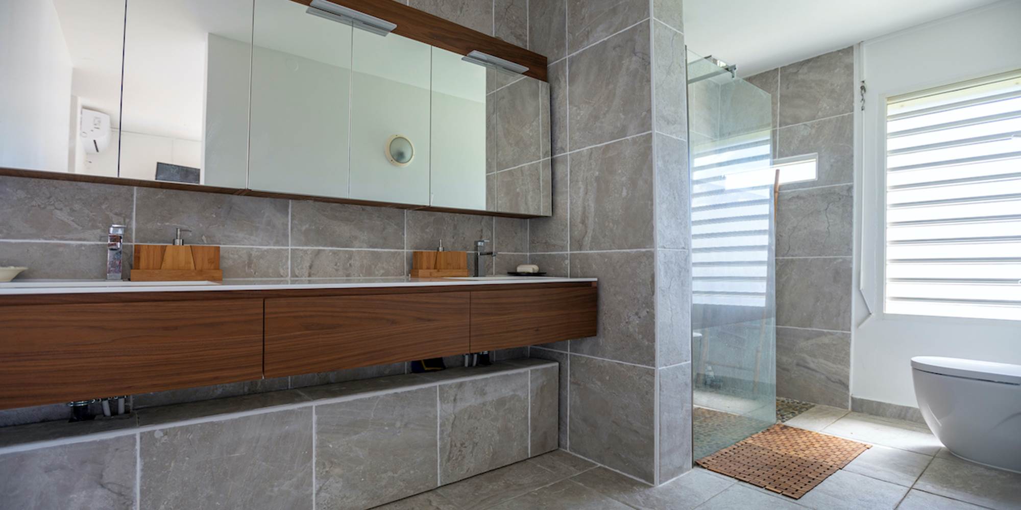 Salle de bain attenante à la suite parentale