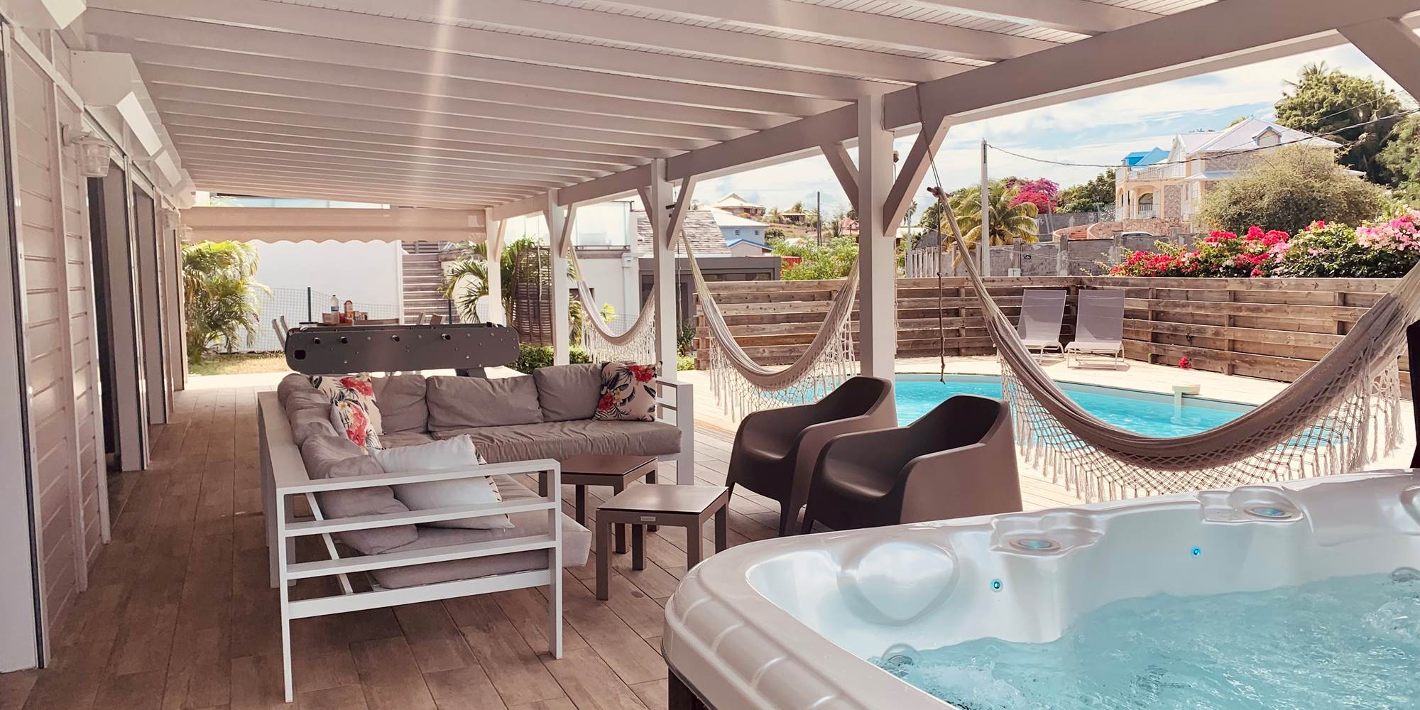 Jacuzzi, salon extérieur et Baby-foot