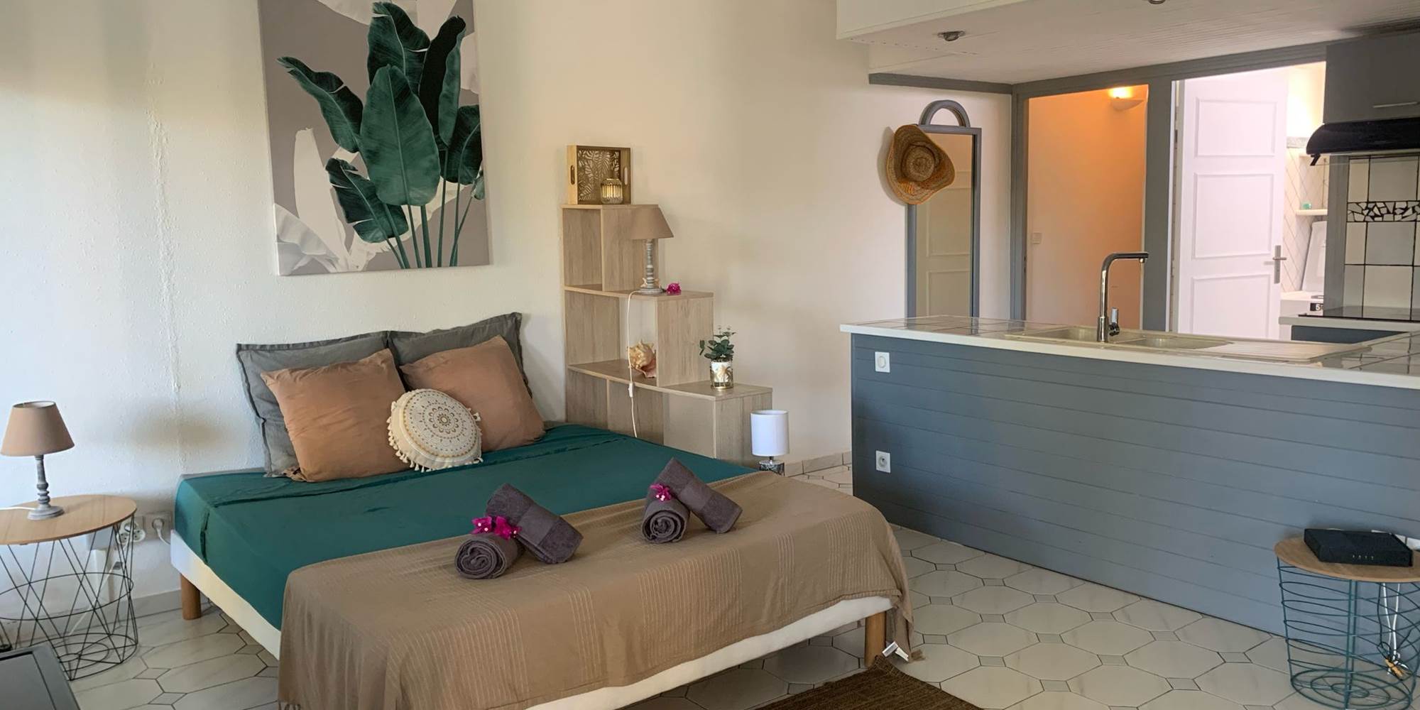 Chambre avec cuisine attenante