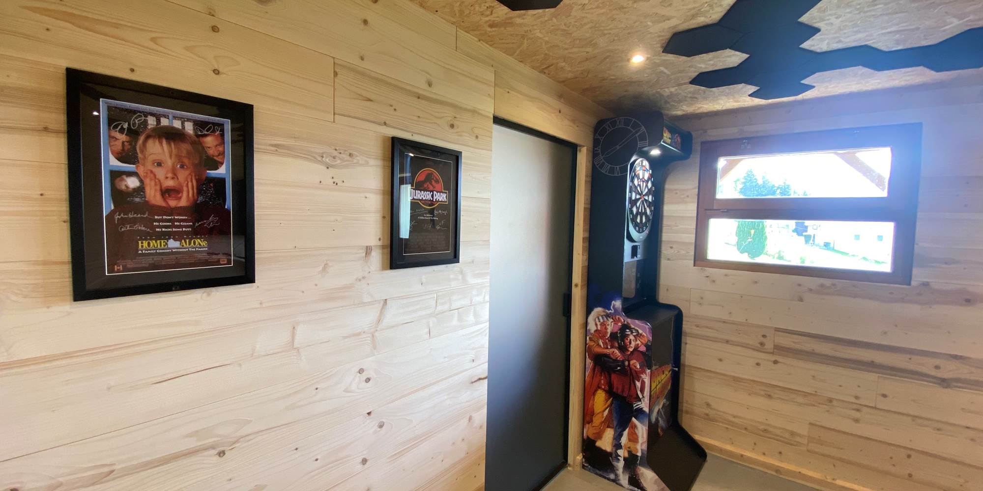 Salle de jeux avec Jeux de fléchette vintage professionnel