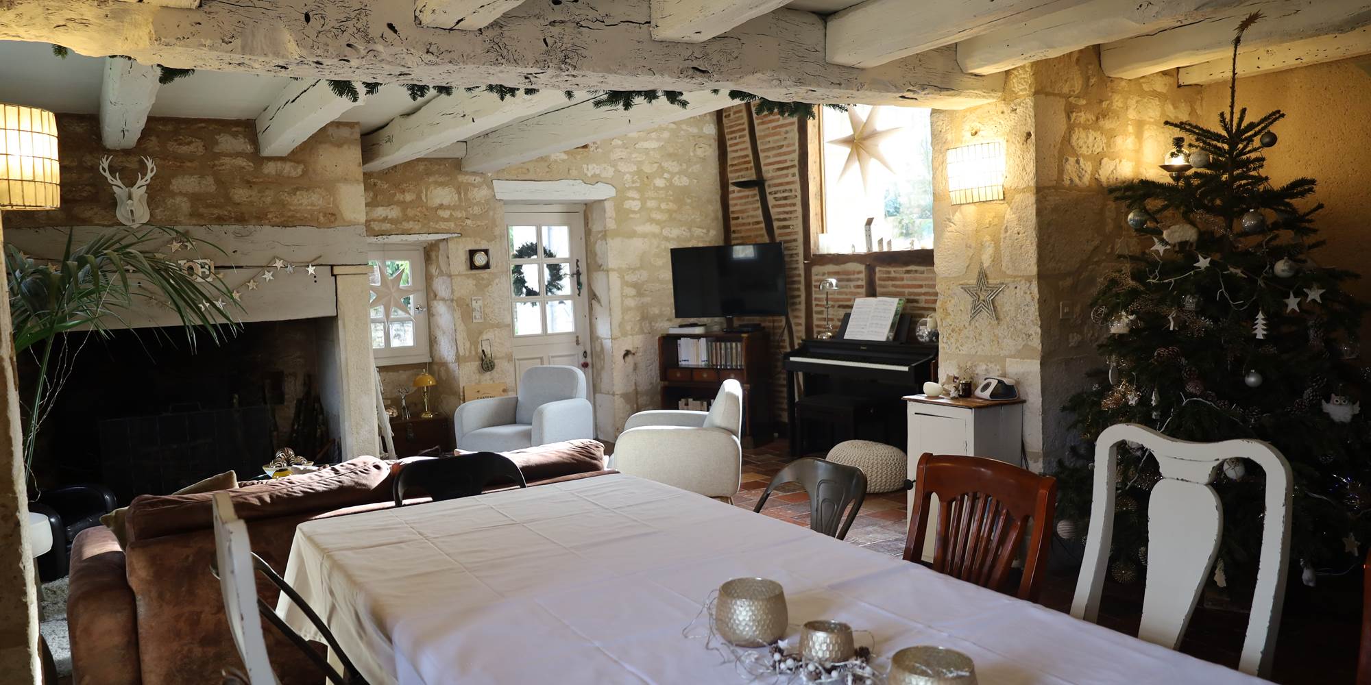 Pièce de vie - Table 12/14 pers