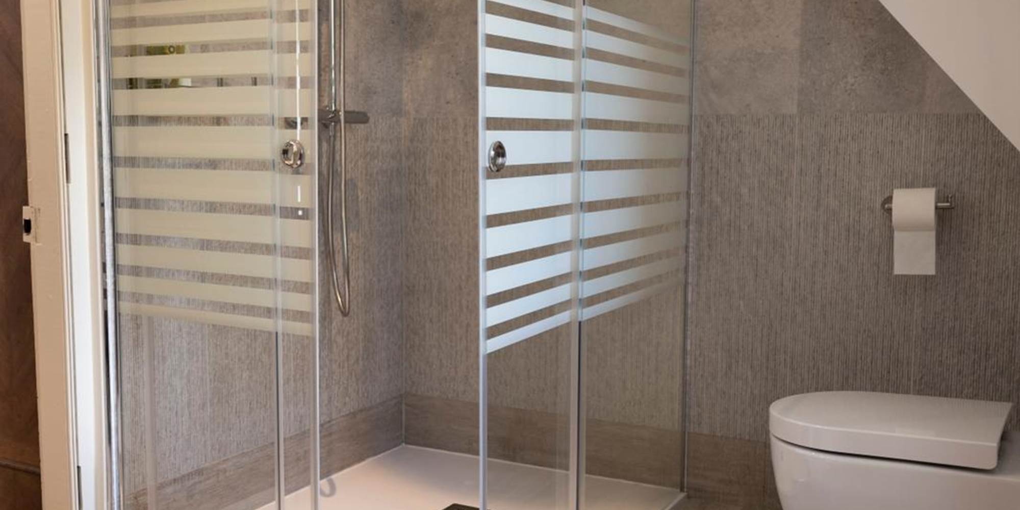 LE 41 AVENUE FOCH SUITE LE MAUPAS / LA SALLE DE BAINS