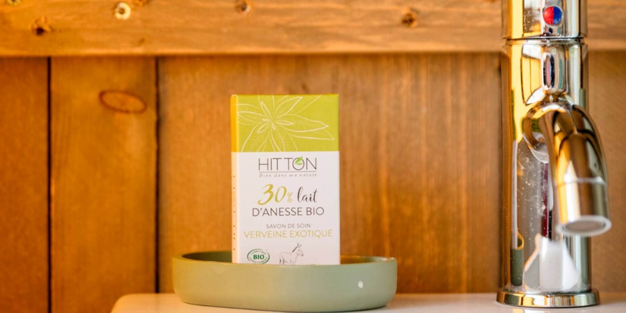 détail savon d'accueil salle de bain écolodges