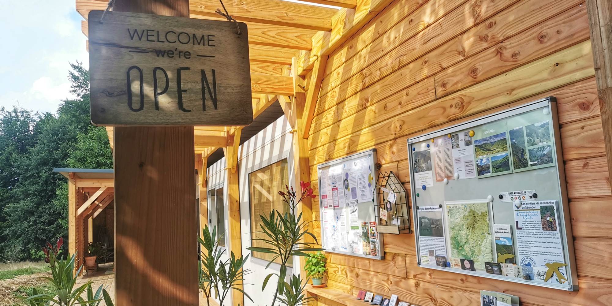 La terrasse et sa pergola végétalisée