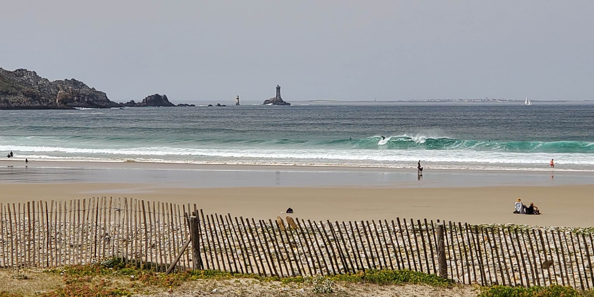 Surf à la baie des trépassés avec l'Ecole de Surf de Bretagne