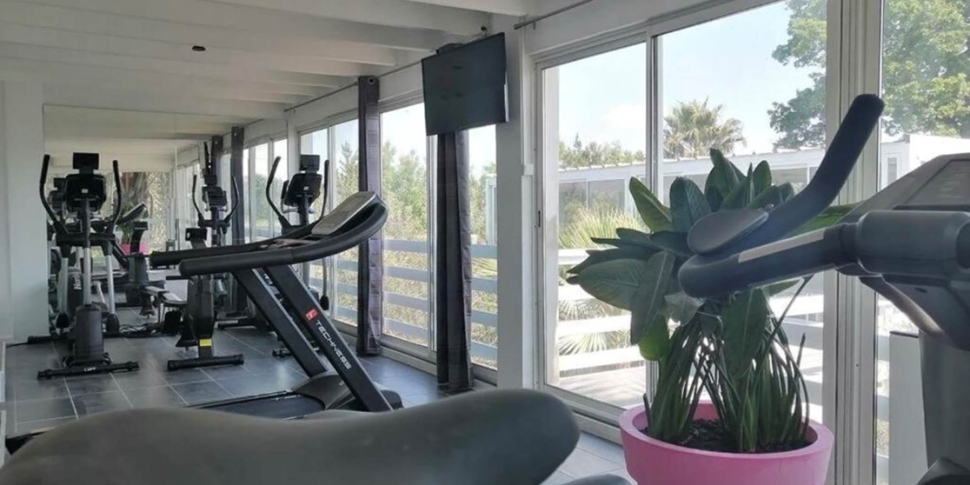 83839222-3774-4625-AEC6-33AB666D3279