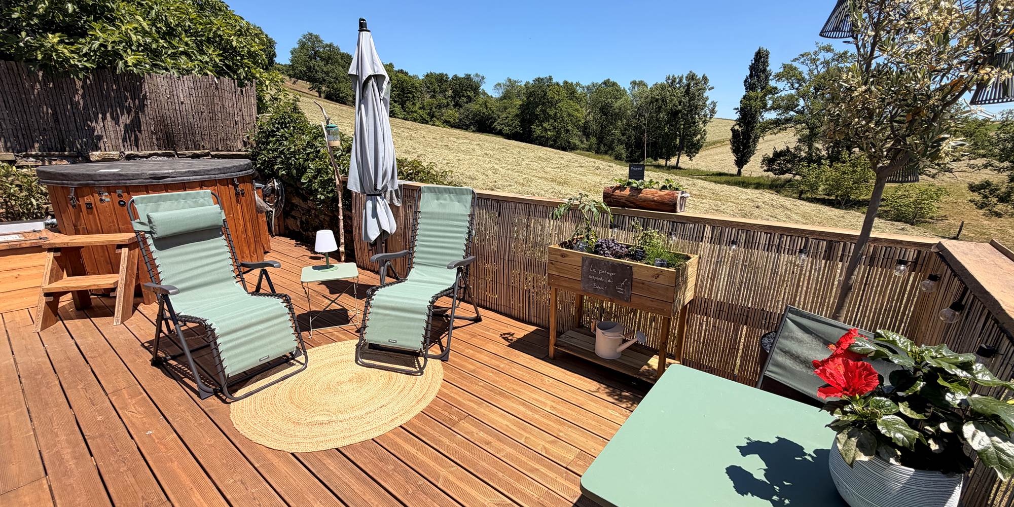 Terrasse spacieuse aménagée